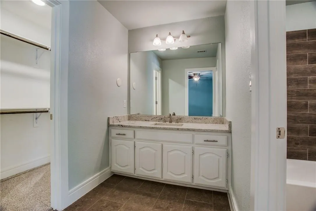 Single Family Residence For Rent in Tarrant County , 4767 Overton Woods Drive, Fort Worth, Texas 76109, 6 Bedroom, 8 Bathroom, 3 Garage spaces, 5,303 Sqft, built in 1980, mls#21383059, Real Estate Agent in Fort Worth, Homes For Rent in Tarrant county, Homes For Rent in Fort Worth, Realtor in Fort Worth Texas, Real Estate Brokerage Independent Realty Texas, Luminita Cordes Realtor