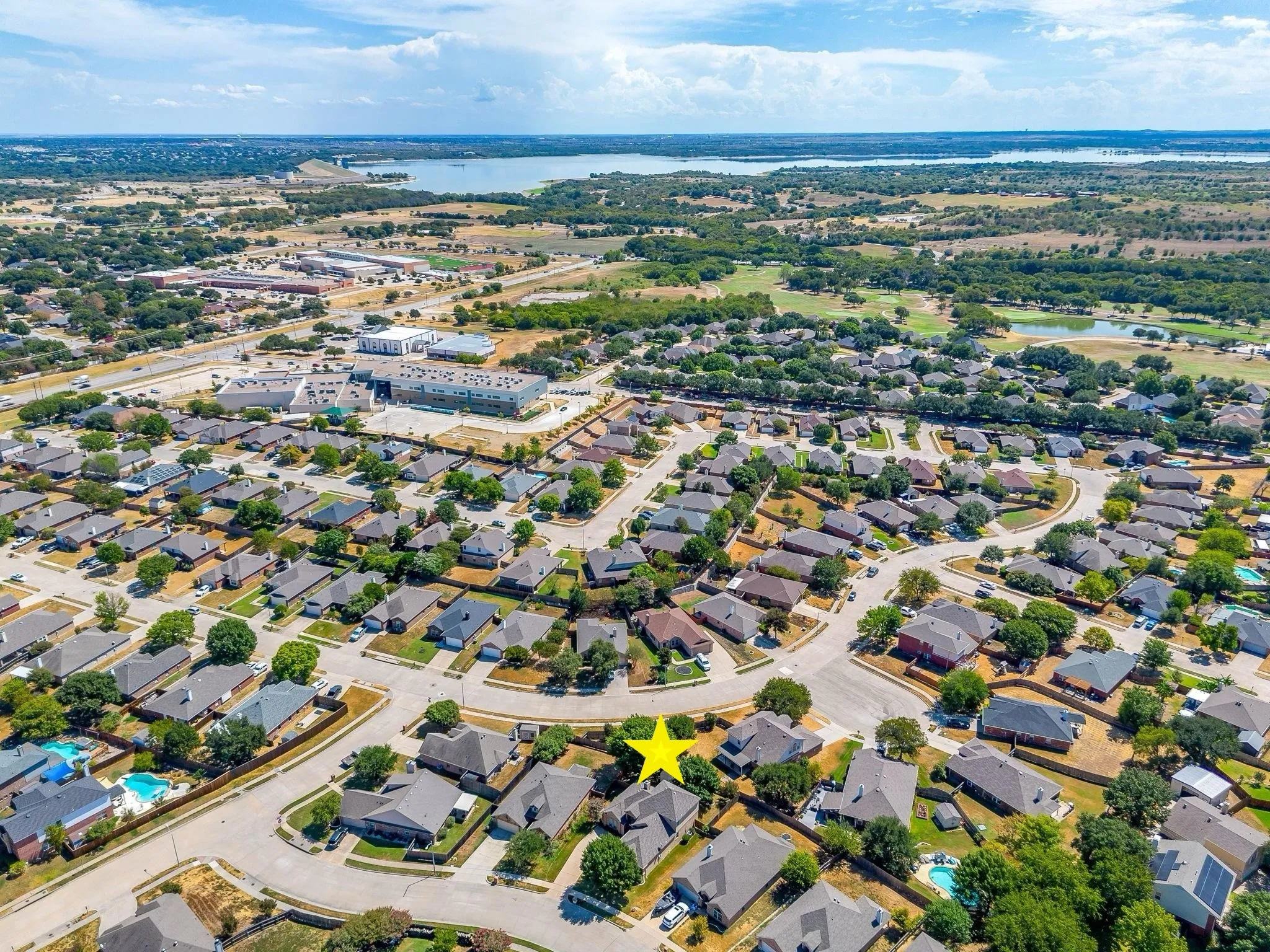 Location is everything! Quick access to I20 and 377, Benbrook Lake and Benbrook Schools!