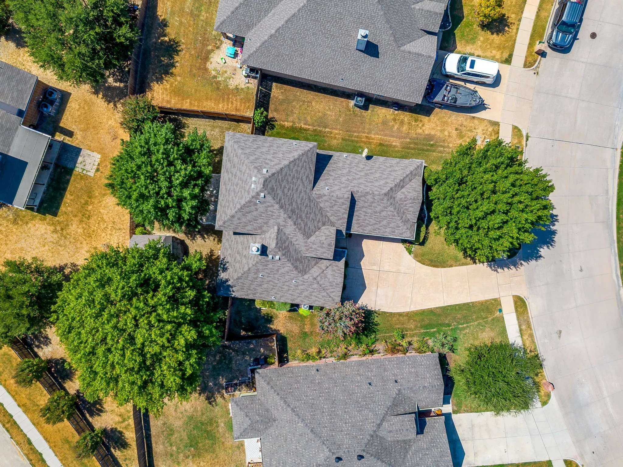 Single Family Residence For Sale in Tarrant County , 10521 N Haven Drive, Benbrook, Texas 76126, 3 Bedroom, 3 Bathroom, 2 Garage spaces, 2,321 Sqft, built in 2007, mls#21383276, Real Estate Agent in Benbrook, Homes For Sale in Tarrant county, Homes For Sale in Benbrook, Realtor in Benbrook Texas, Real Estate Brokerage Independent Realty Texas, Luminita Cordes Realtor