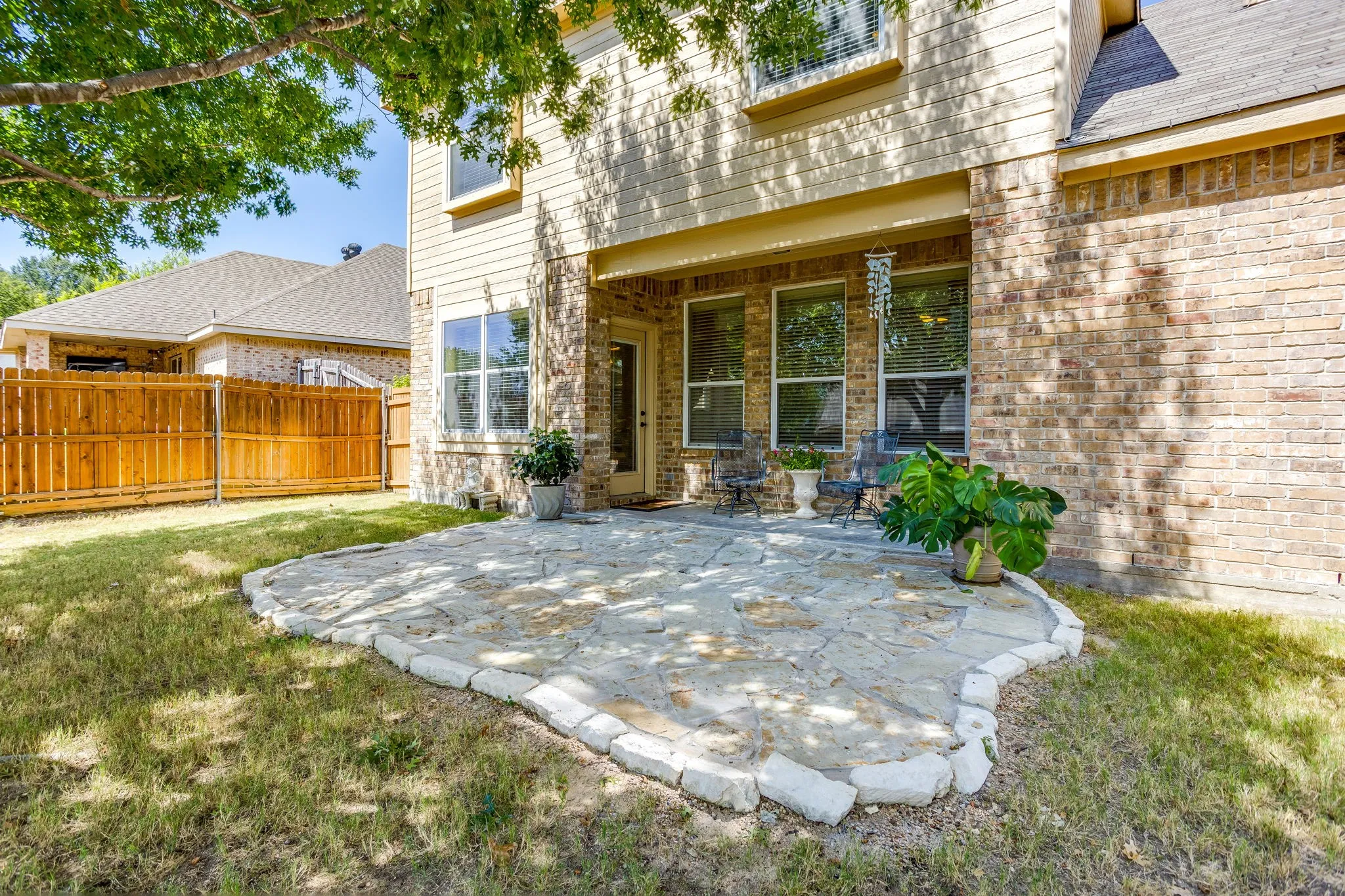 Single Family Residence For Sale in Tarrant County , 10521 N Haven Drive, Benbrook, Texas 76126, 3 Bedroom, 3 Bathroom, 2 Garage spaces, 2,321 Sqft, built in 2007, mls#21383276, Real Estate Agent in Benbrook, Homes For Sale in Tarrant county, Homes For Sale in Benbrook, Realtor in Benbrook Texas, Real Estate Brokerage Independent Realty Texas, Luminita Cordes Realtor