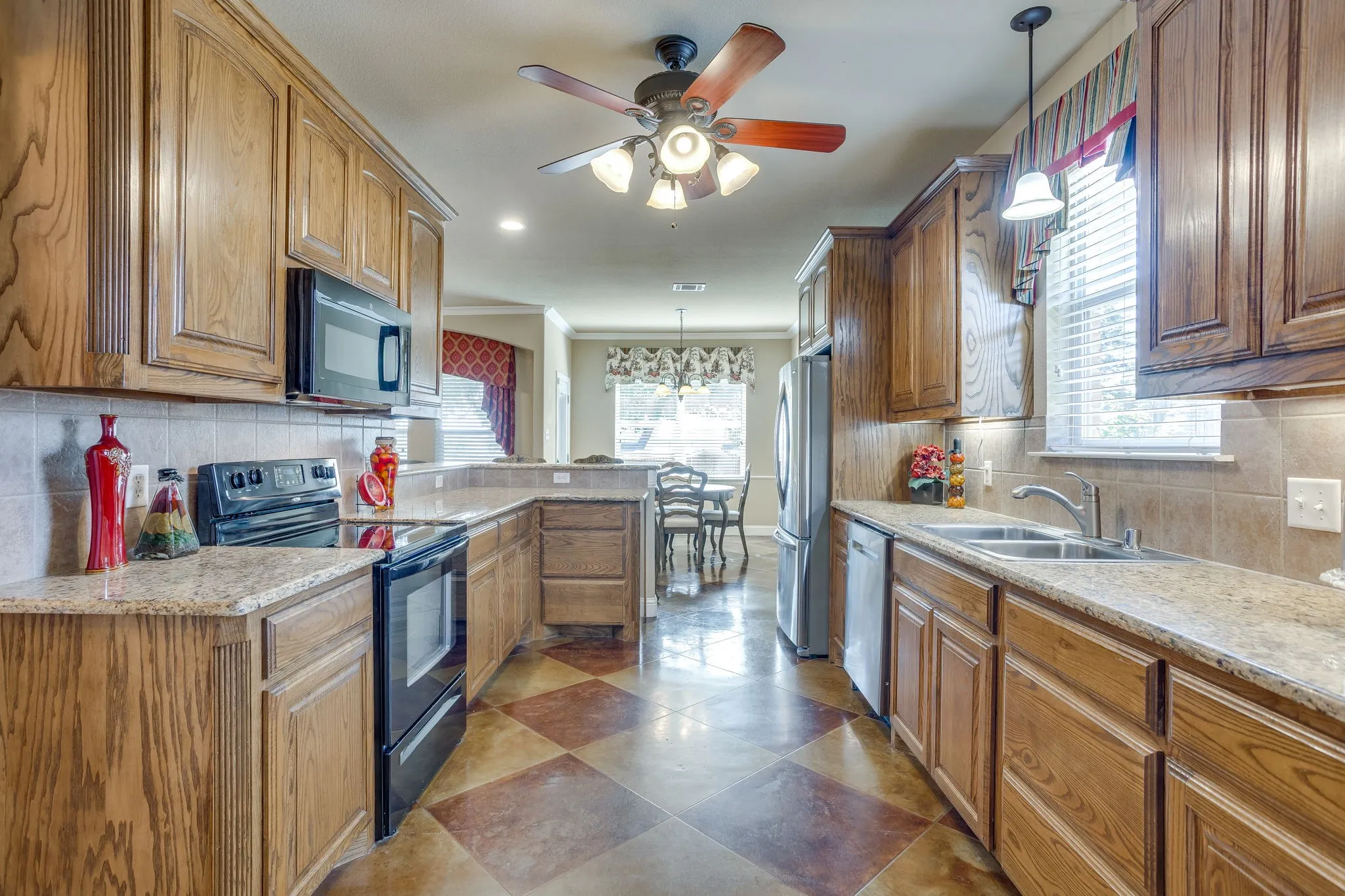 Single Family Residence For Sale in Tarrant County , 10521 N Haven Drive, Benbrook, Texas 76126, 3 Bedroom, 3 Bathroom, 2 Garage spaces, 2,321 Sqft, built in 2007, mls#21383276, Real Estate Agent in Benbrook, Homes For Sale in Tarrant county, Homes For Sale in Benbrook, Realtor in Benbrook Texas, Real Estate Brokerage Independent Realty Texas, Luminita Cordes Realtor