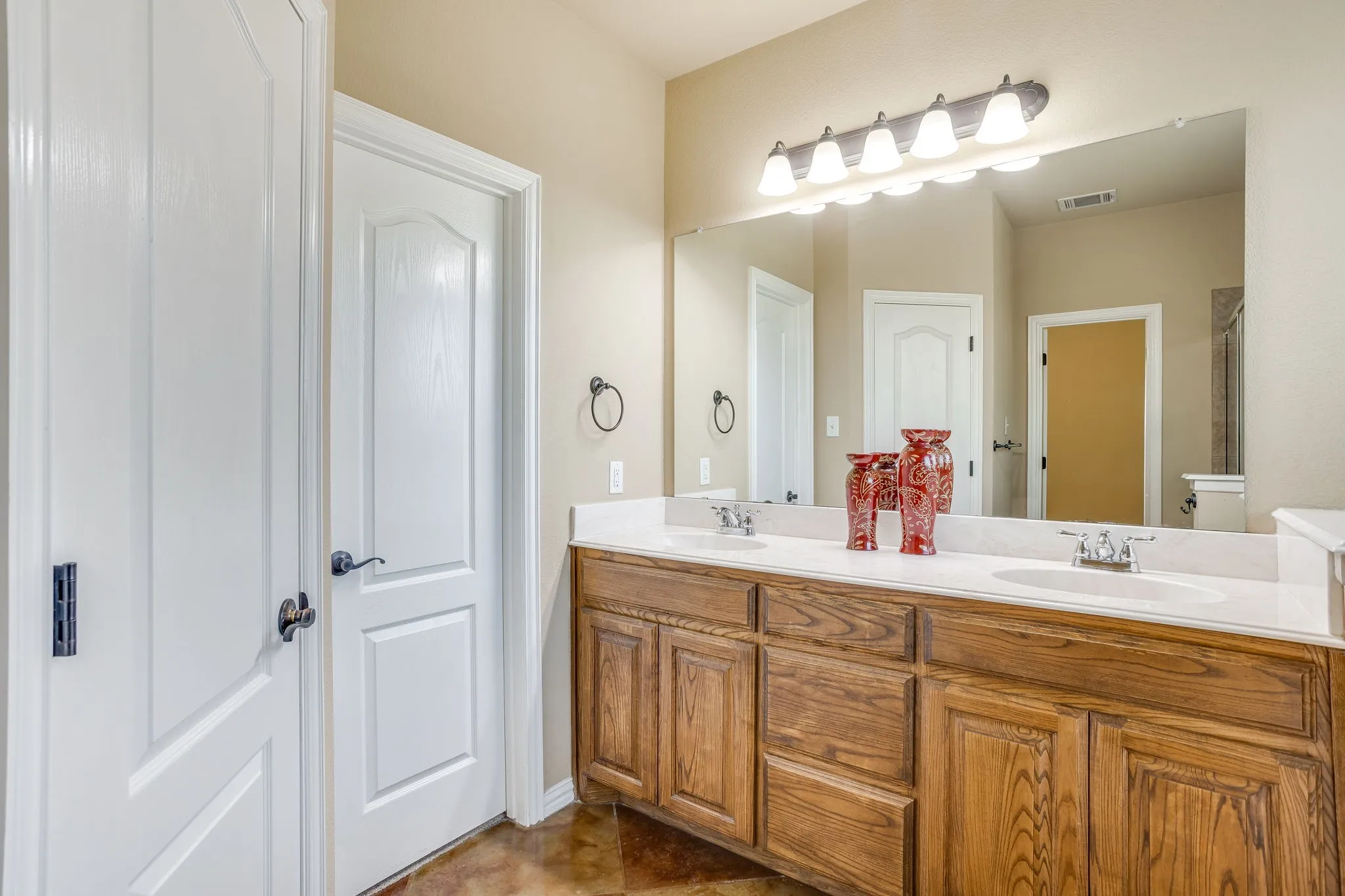 Separate toilet closet with door plus an outstanding primary closet.