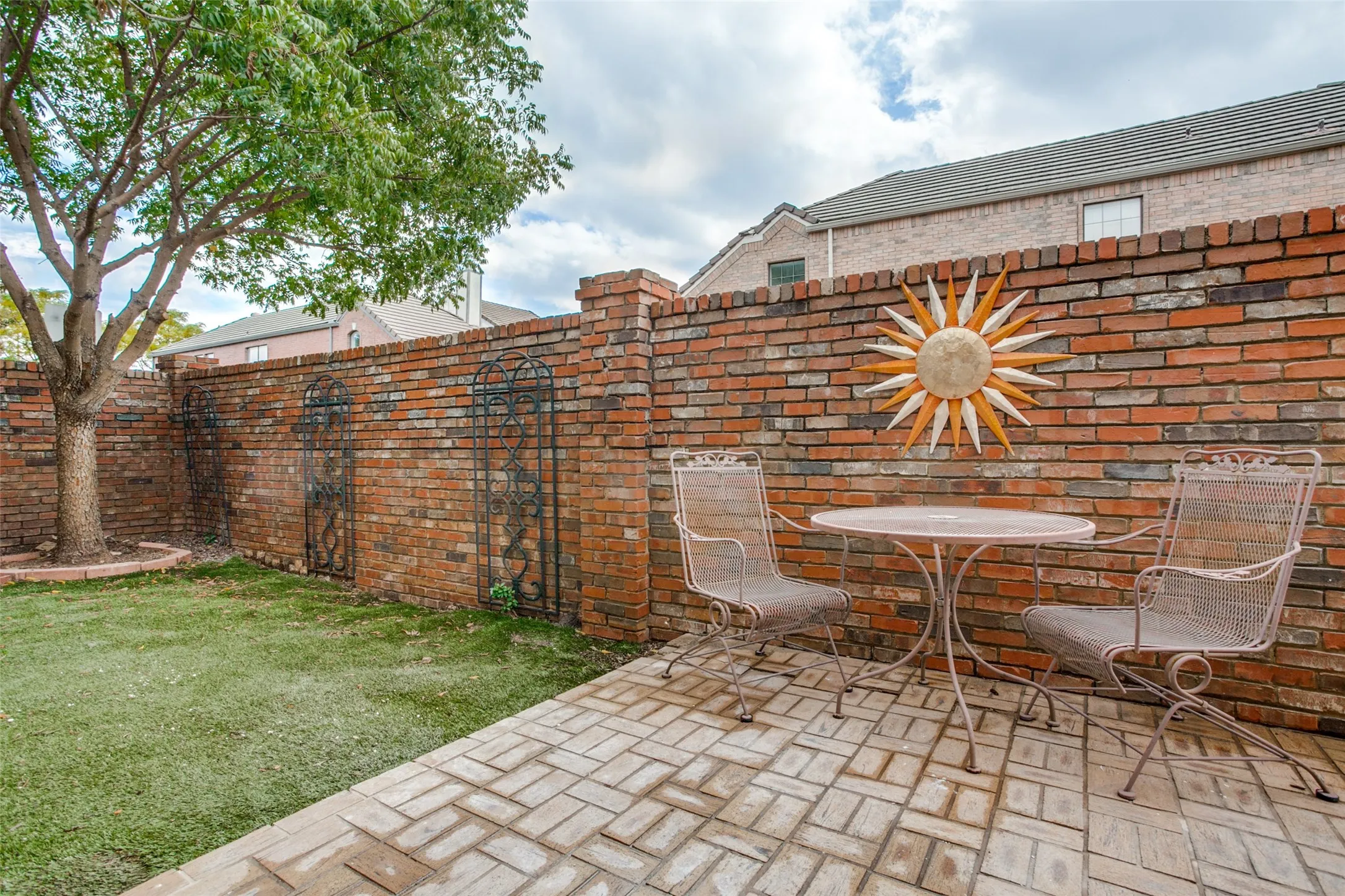 Single Family Residence For Rent in Dallas County , 17072 Vinland Drive, Addison, Texas 75001, 2 Bedroom, 2 Bathroom, 2 Garage spaces, 1,539 Sqft, built in 1983, mls#21383507, Real Estate Agent in Addison, Homes For Rent in Dallas county, Homes For Rent in Addison, Realtor in Addison Texas, Real Estate Brokerage Independent Realty Texas, Luminita Cordes Realtor