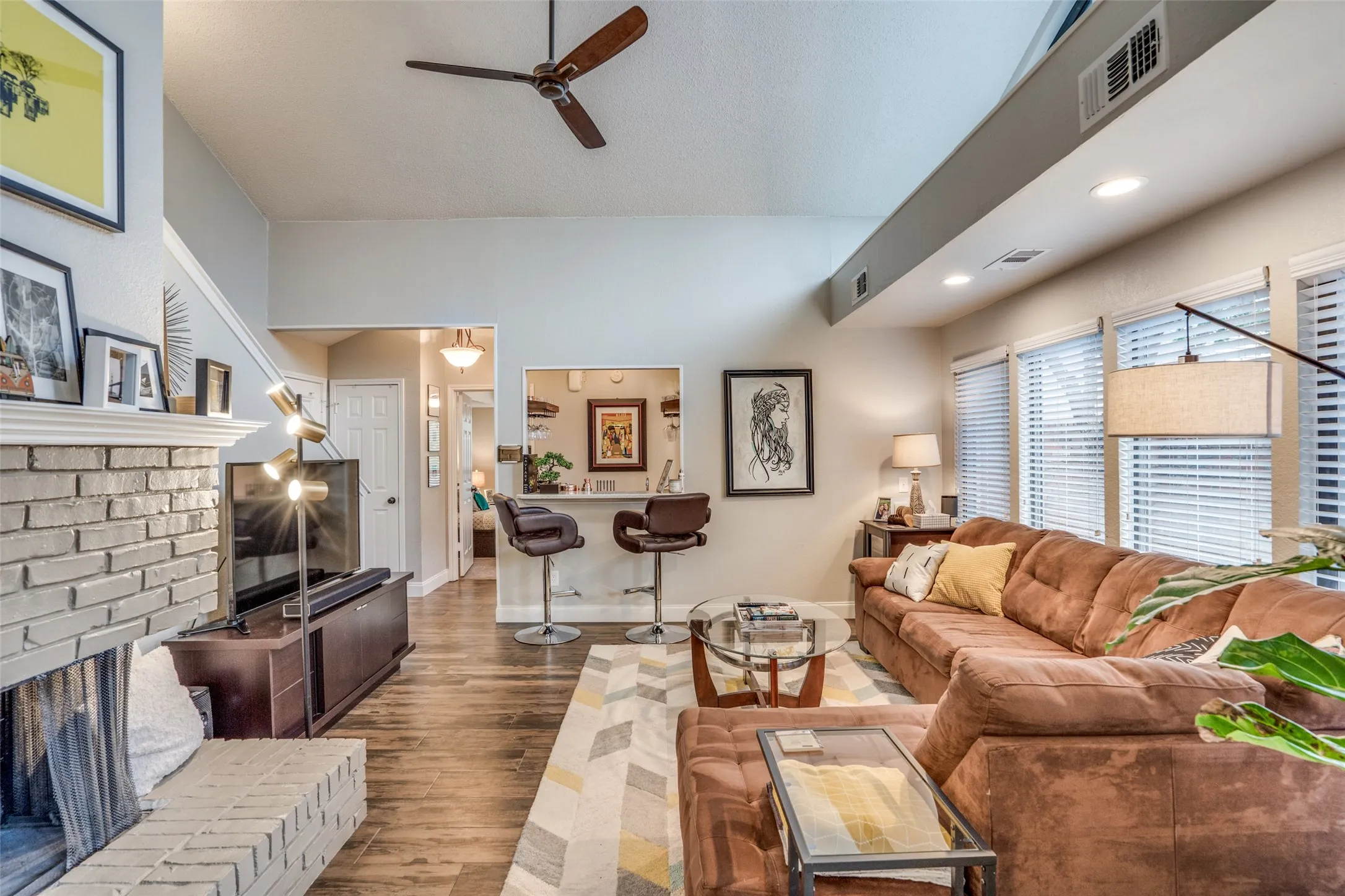 Single Family Residence For Rent in Dallas County , 17072 Vinland Drive, Addison, Texas 75001, 2 Bedroom, 2 Bathroom, 2 Garage spaces, 1,539 Sqft, built in 1983, mls#21383507, Real Estate Agent in Addison, Homes For Rent in Dallas county, Homes For Rent in Addison, Realtor in Addison Texas, Real Estate Brokerage Independent Realty Texas, Luminita Cordes Realtor