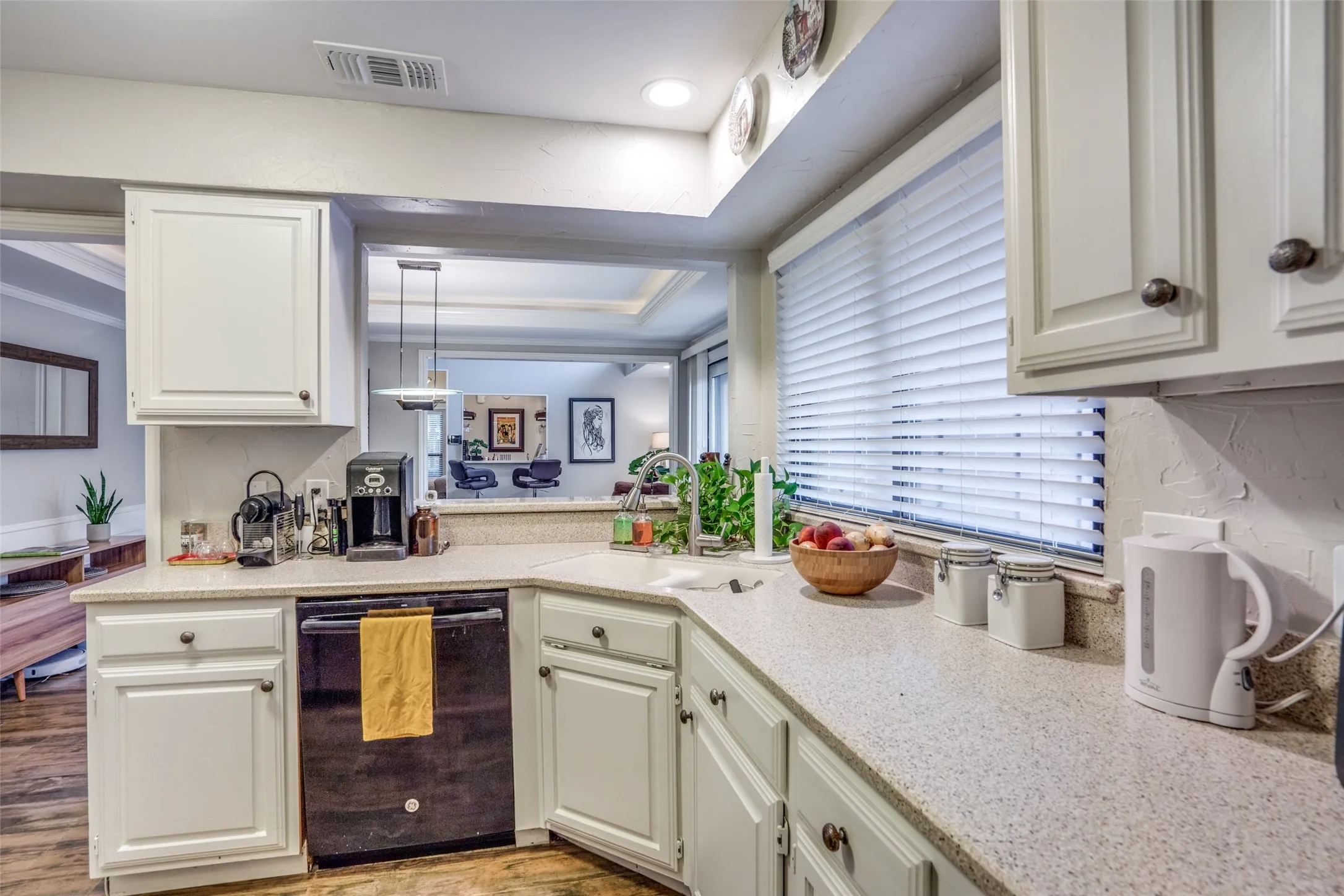 Single Family Residence For Rent in Dallas County , 17072 Vinland Drive, Addison, Texas 75001, 2 Bedroom, 2 Bathroom, 2 Garage spaces, 1,539 Sqft, built in 1983, mls#21383507, Real Estate Agent in Addison, Homes For Rent in Dallas county, Homes For Rent in Addison, Realtor in Addison Texas, Real Estate Brokerage Independent Realty Texas, Luminita Cordes Realtor