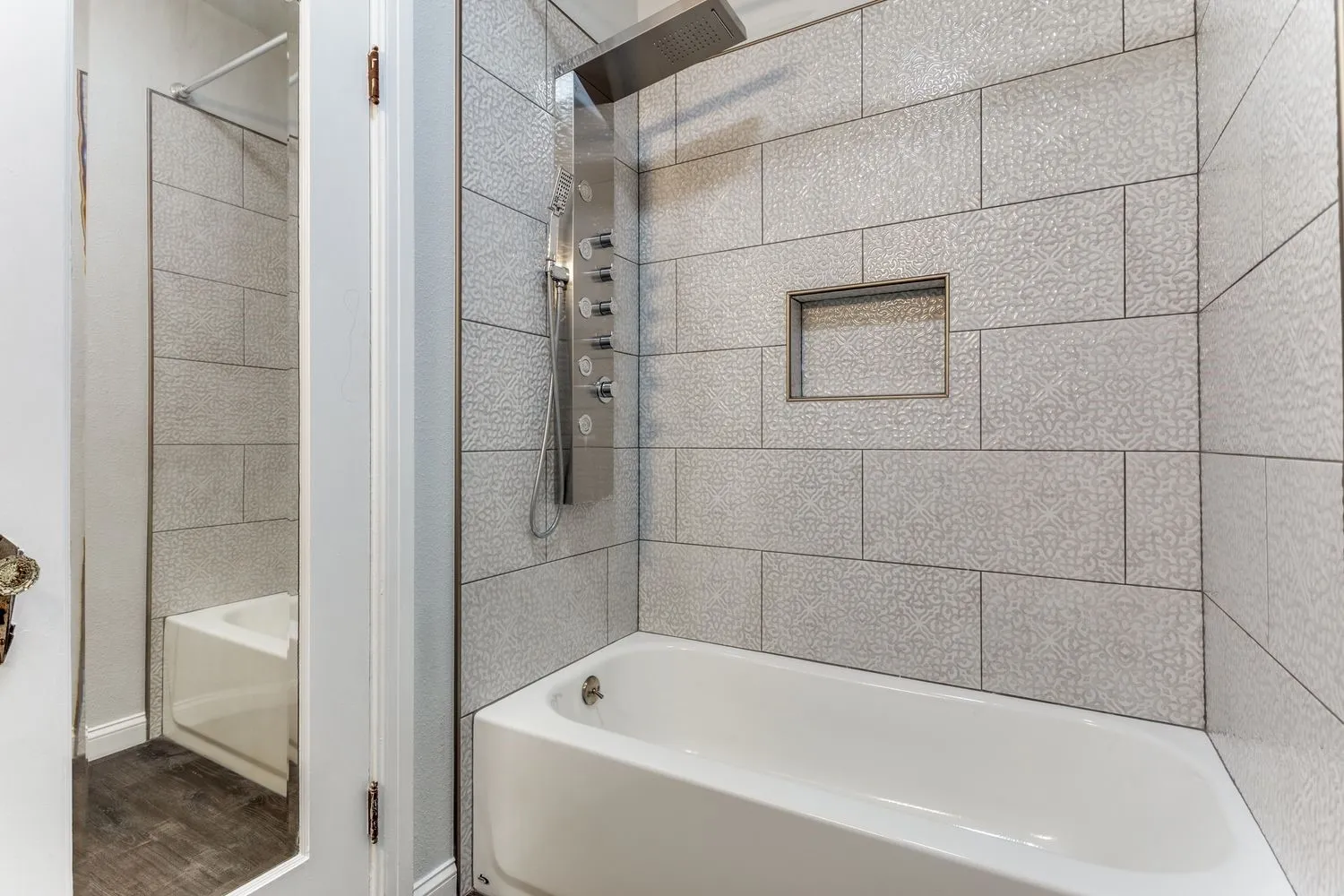 Single Family Residence For Rent in Tarrant County , 3210 Greene Avenue, Fort Worth, Texas 76109, 4 Bedroom, 3 Bathroom, 1 Garage spaces, 1,910 Sqft, built in 1937, mls#21382569, Real Estate Agent in Fort Worth, Homes For Rent in Tarrant county, Homes For Rent in Fort Worth, Realtor in Fort Worth Texas, Real Estate Brokerage Independent Realty Texas, Luminita Cordes Realtor