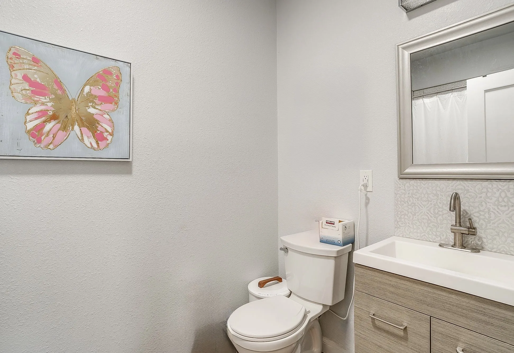 Single Family Residence For Rent in Tarrant County , 3210 Greene Avenue, Fort Worth, Texas 76109, 4 Bedroom, 3 Bathroom, 1 Garage spaces, 1,910 Sqft, built in 1937, mls#21382569, Real Estate Agent in Fort Worth, Homes For Rent in Tarrant county, Homes For Rent in Fort Worth, Realtor in Fort Worth Texas, Real Estate Brokerage Independent Realty Texas, Luminita Cordes Realtor