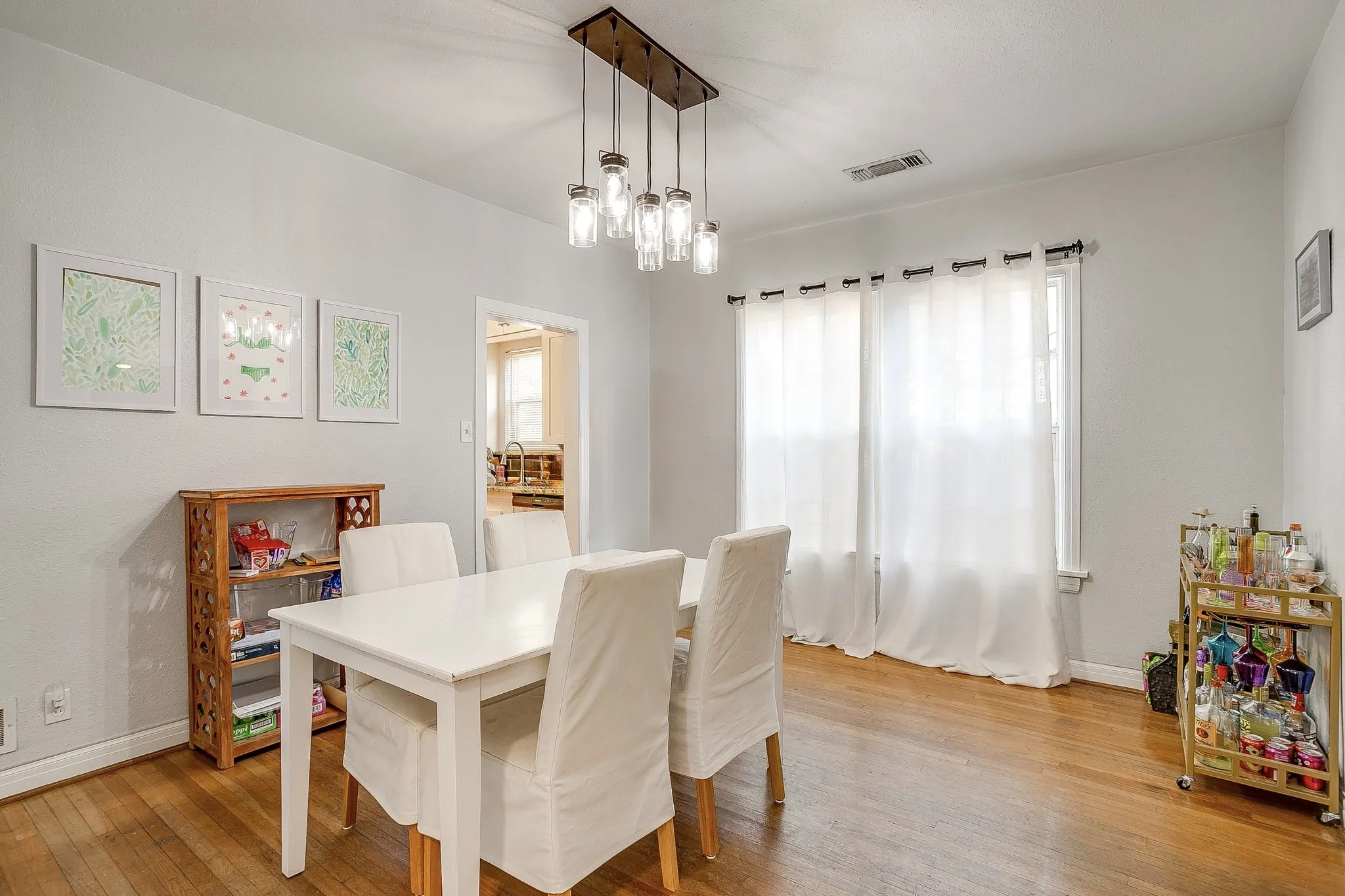 Single Family Residence For Rent in Tarrant County , 3210 Greene Avenue, Fort Worth, Texas 76109, 4 Bedroom, 3 Bathroom, 1 Garage spaces, 1,910 Sqft, built in 1937, mls#21382569, Real Estate Agent in Fort Worth, Homes For Rent in Tarrant county, Homes For Rent in Fort Worth, Realtor in Fort Worth Texas, Real Estate Brokerage Independent Realty Texas, Luminita Cordes Realtor