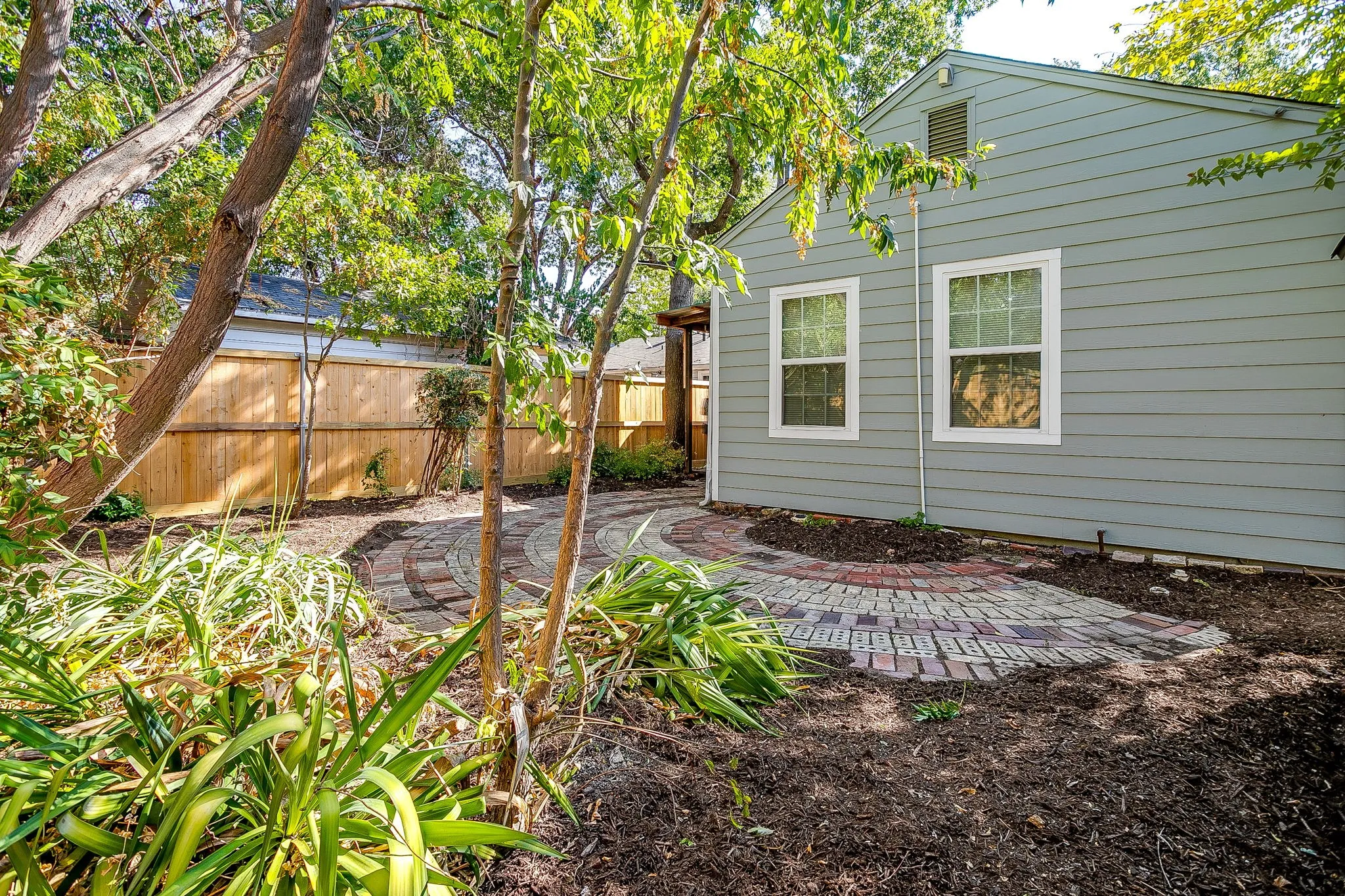 Single Family Residence For Rent in Tarrant County , 3210 Greene Avenue, Fort Worth, Texas 76109, 4 Bedroom, 3 Bathroom, 1 Garage spaces, 1,910 Sqft, built in 1937, mls#21382569, Real Estate Agent in Fort Worth, Homes For Rent in Tarrant county, Homes For Rent in Fort Worth, Realtor in Fort Worth Texas, Real Estate Brokerage Independent Realty Texas, Luminita Cordes Realtor