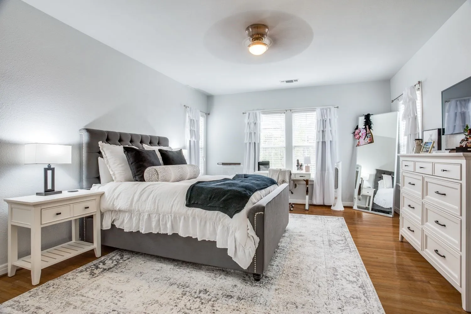 Single Family Residence For Rent in Tarrant County , 3210 Greene Avenue, Fort Worth, Texas 76109, 4 Bedroom, 3 Bathroom, 1 Garage spaces, 1,910 Sqft, built in 1937, mls#21382569, Real Estate Agent in Fort Worth, Homes For Rent in Tarrant county, Homes For Rent in Fort Worth, Realtor in Fort Worth Texas, Real Estate Brokerage Independent Realty Texas, Luminita Cordes Realtor
