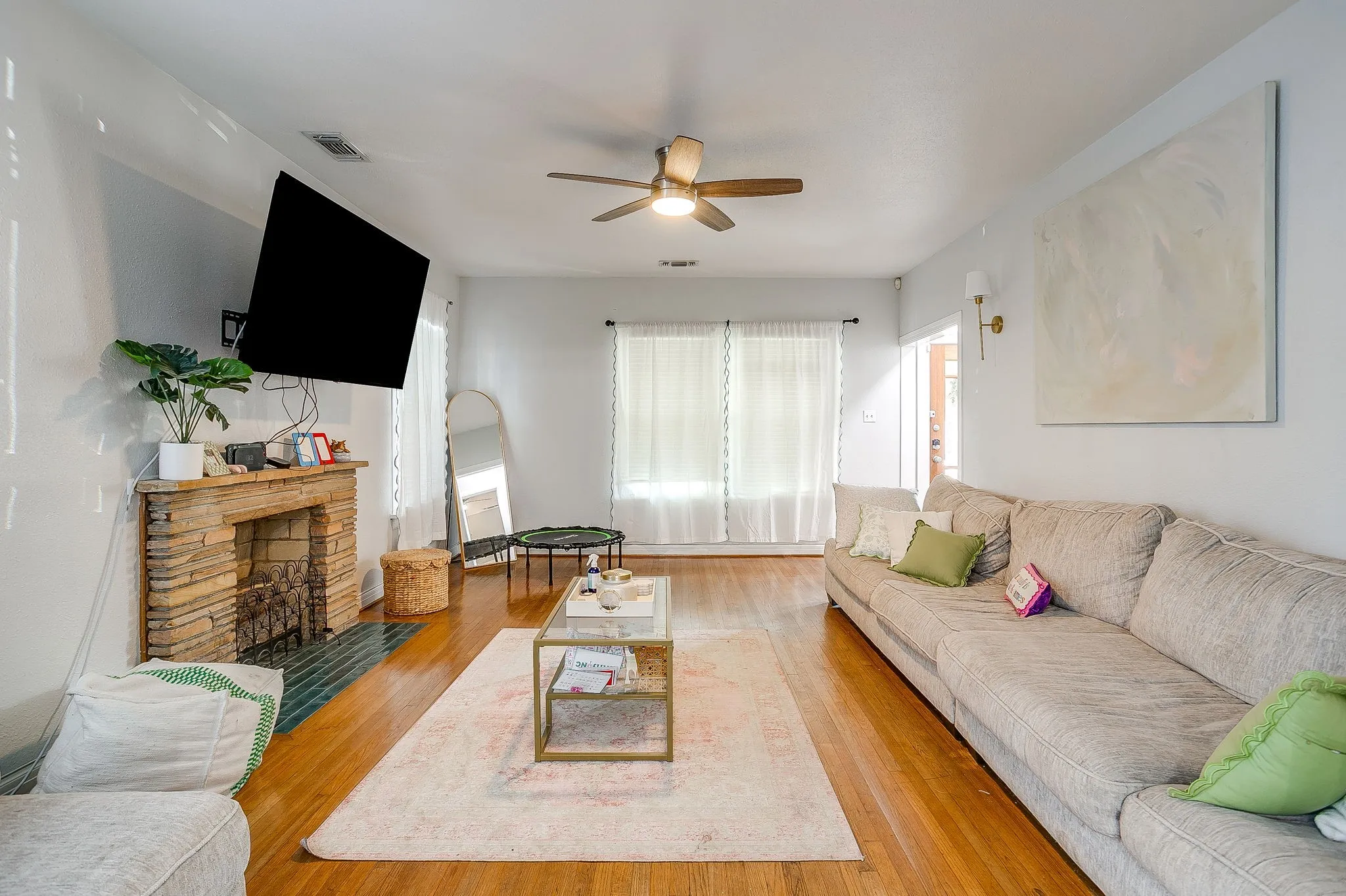 Single Family Residence For Rent in Tarrant County , 3210 Greene Avenue, Fort Worth, Texas 76109, 4 Bedroom, 3 Bathroom, 1 Garage spaces, 1,910 Sqft, built in 1937, mls#21382569, Real Estate Agent in Fort Worth, Homes For Rent in Tarrant county, Homes For Rent in Fort Worth, Realtor in Fort Worth Texas, Real Estate Brokerage Independent Realty Texas, Luminita Cordes Realtor