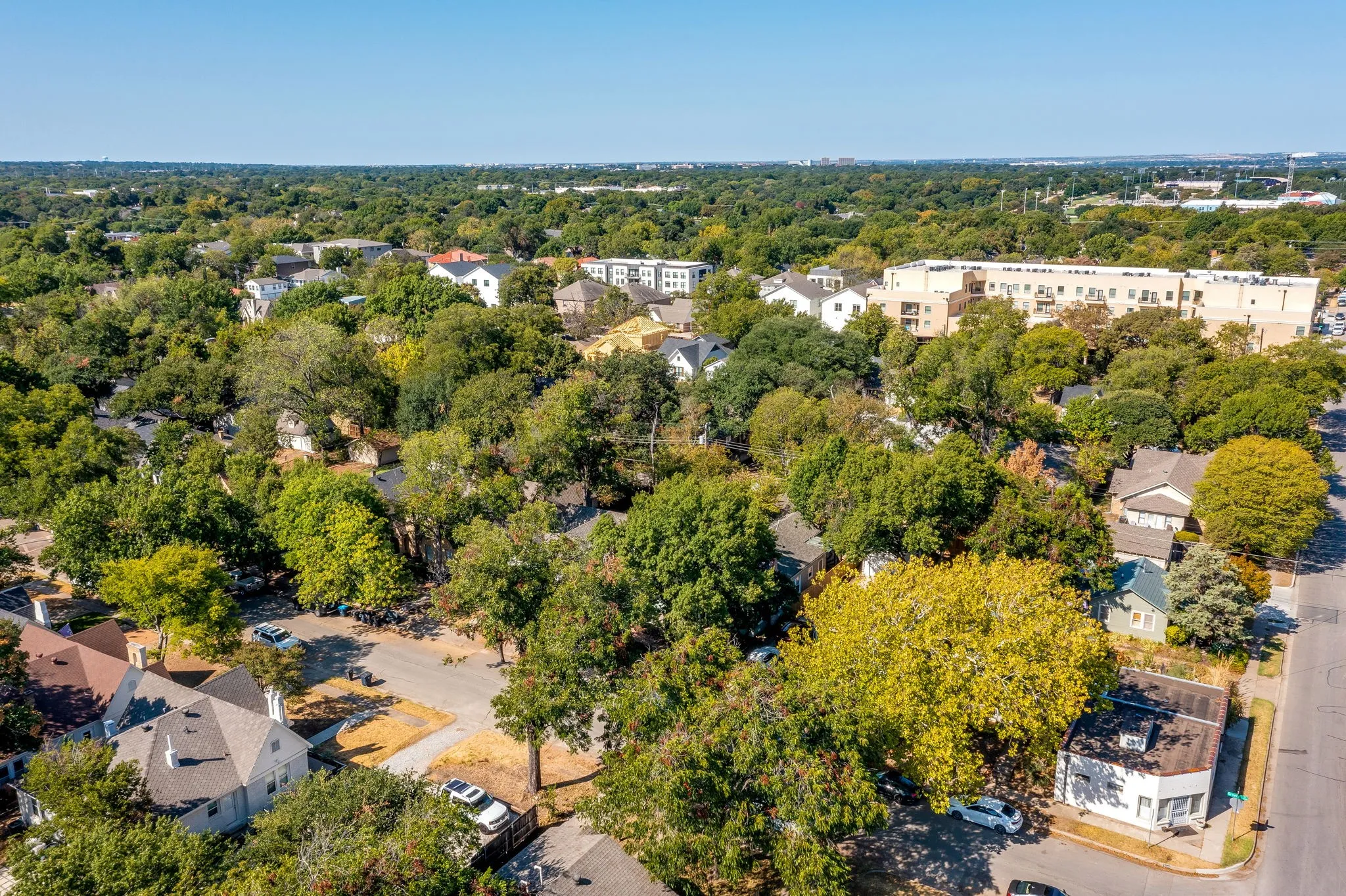 Single Family Residence For Rent in Tarrant County , 3210 Greene Avenue, Fort Worth, Texas 76109, 4 Bedroom, 3 Bathroom, 1 Garage spaces, 1,910 Sqft, built in 1937, mls#21382569, Real Estate Agent in Fort Worth, Homes For Rent in Tarrant county, Homes For Rent in Fort Worth, Realtor in Fort Worth Texas, Real Estate Brokerage Independent Realty Texas, Luminita Cordes Realtor