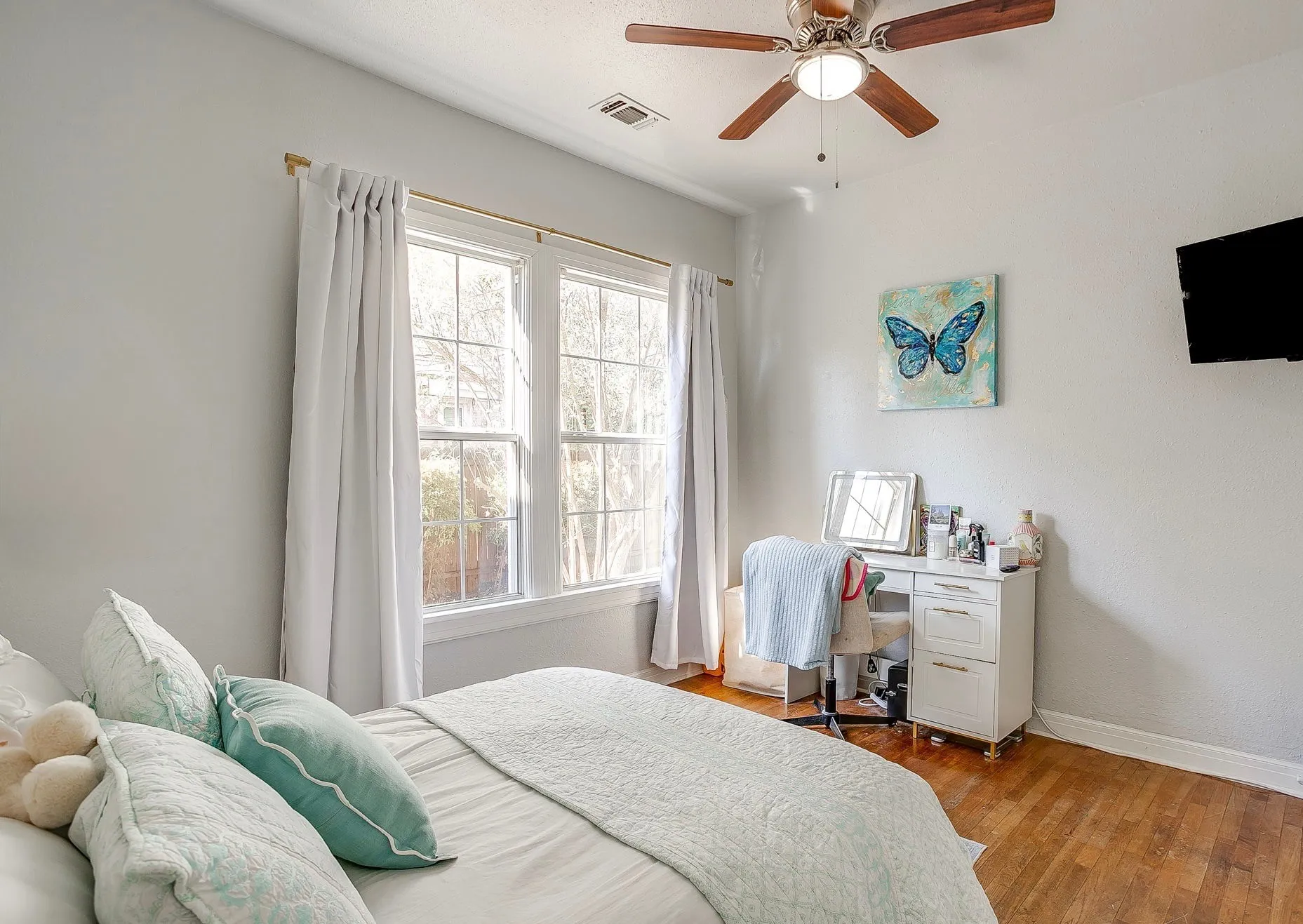 Single Family Residence For Rent in Tarrant County , 3210 Greene Avenue, Fort Worth, Texas 76109, 4 Bedroom, 3 Bathroom, 1 Garage spaces, 1,910 Sqft, built in 1937, mls#21382569, Real Estate Agent in Fort Worth, Homes For Rent in Tarrant county, Homes For Rent in Fort Worth, Realtor in Fort Worth Texas, Real Estate Brokerage Independent Realty Texas, Luminita Cordes Realtor