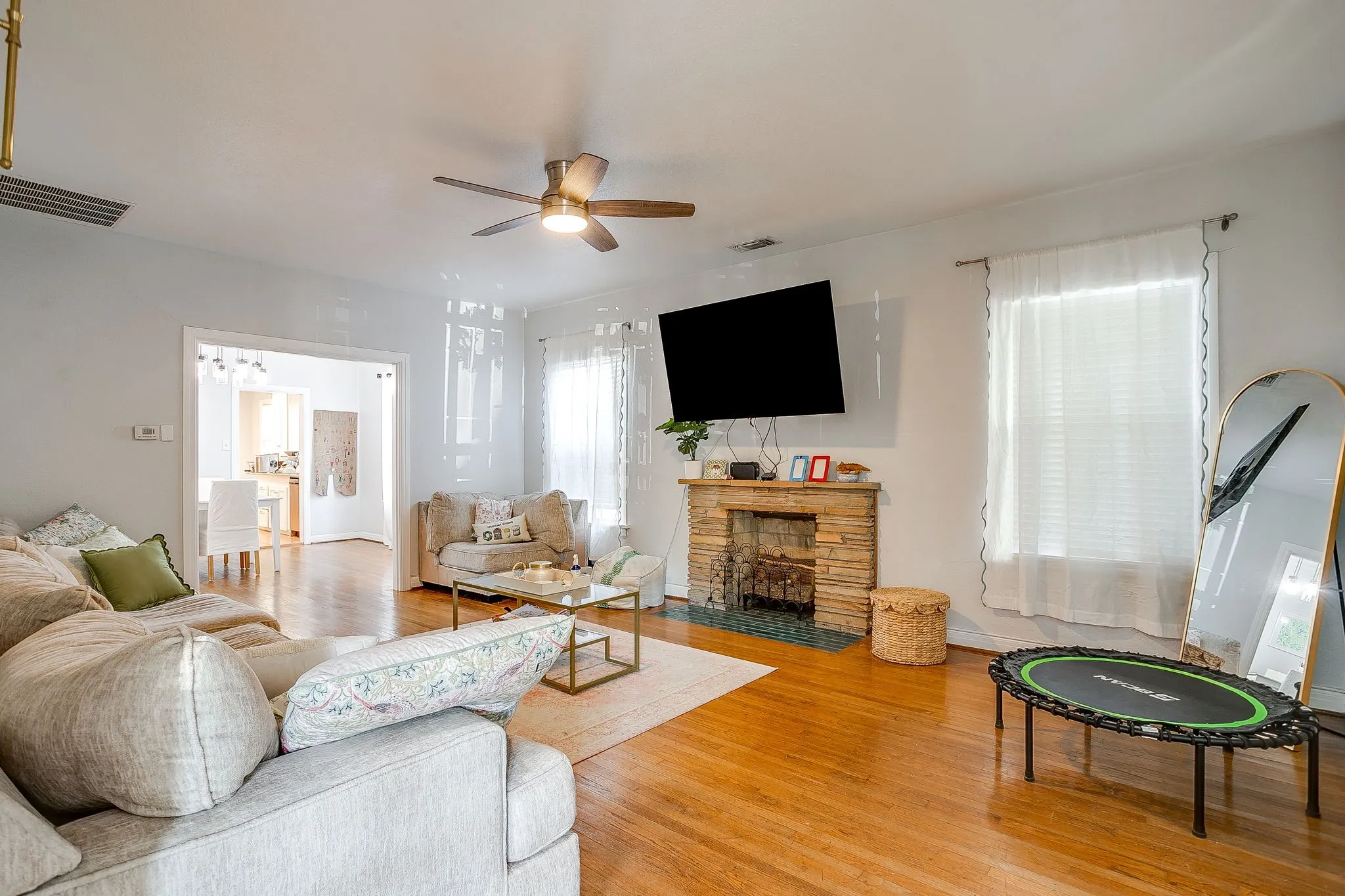 Single Family Residence For Rent in Tarrant County , 3210 Greene Avenue, Fort Worth, Texas 76109, 4 Bedroom, 3 Bathroom, 1 Garage spaces, 1,910 Sqft, built in 1937, mls#21382569, Real Estate Agent in Fort Worth, Homes For Rent in Tarrant county, Homes For Rent in Fort Worth, Realtor in Fort Worth Texas, Real Estate Brokerage Independent Realty Texas, Luminita Cordes Realtor