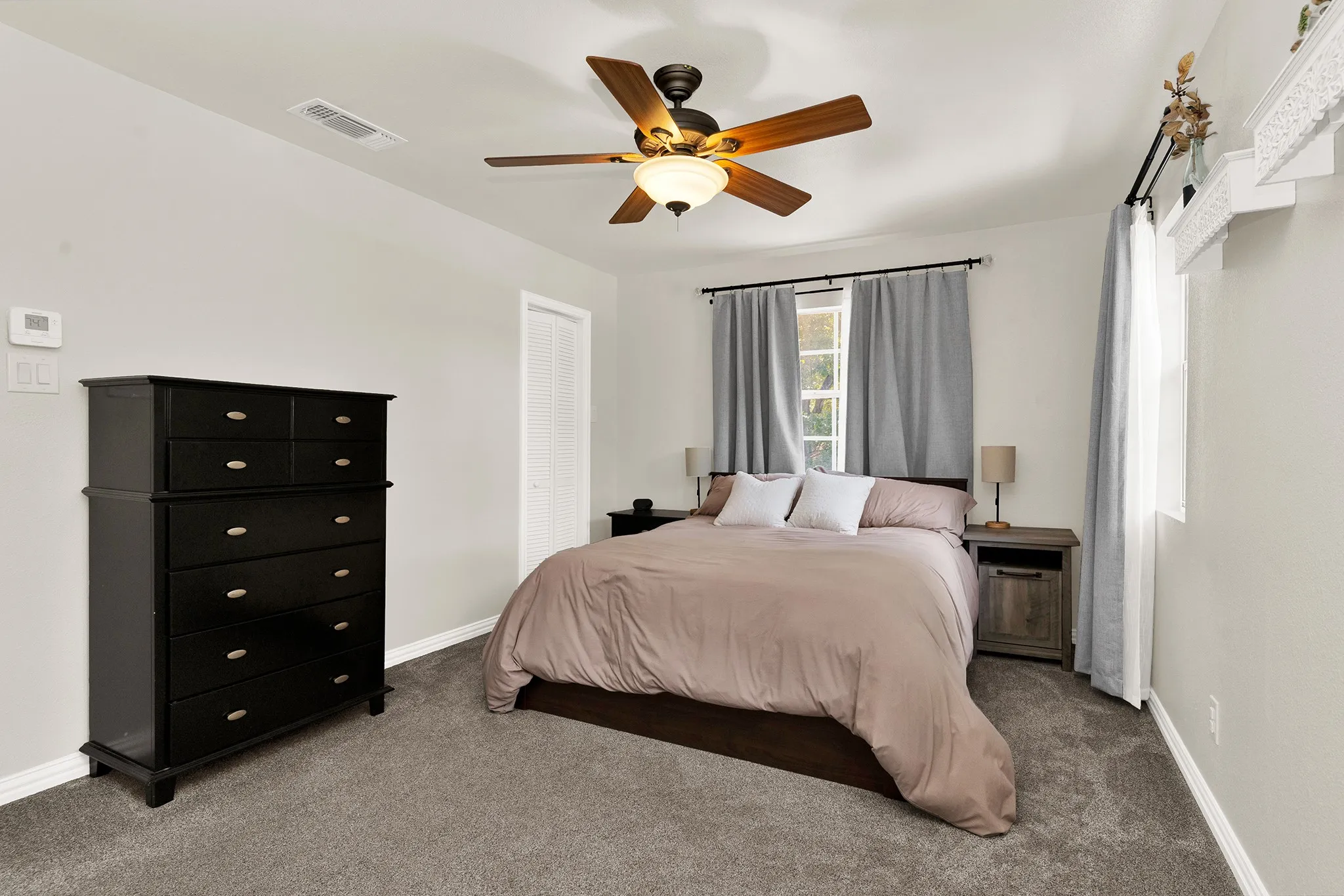 Single Family Residence For Sale in Johnson County , 124 Alvarado Oak Drive, Alvarado, Texas 76009, 3 Bedroom, 3 Bathroom, 2 Garage spaces, 1,983 Sqft, built in 1992, mls#21379629, Real Estate Agent in Alvarado, Homes For Sale in Johnson county, Homes For Sale in Alvarado, Realtor in Alvarado Texas, Real Estate Brokerage Independent Realty Texas, Luminita Cordes Realtor