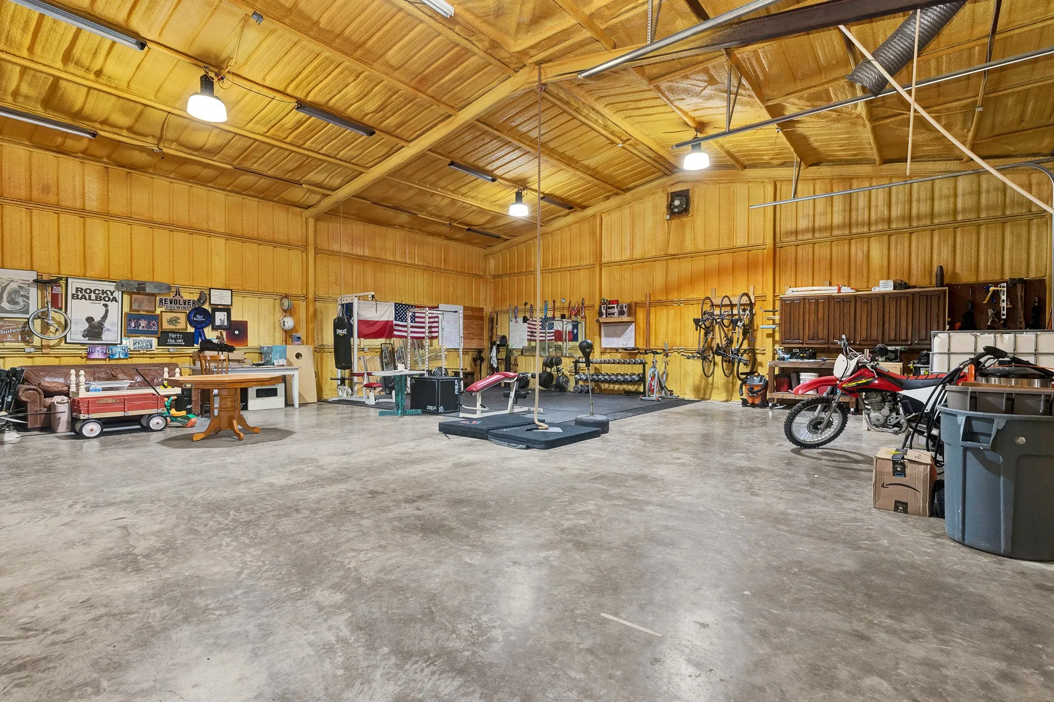 Single Family Residence For Sale in Johnson County , 124 Alvarado Oak Drive, Alvarado, Texas 76009, 3 Bedroom, 3 Bathroom, 2 Garage spaces, 1,983 Sqft, built in 1992, mls#21379629, Real Estate Agent in Alvarado, Homes For Sale in Johnson county, Homes For Sale in Alvarado, Realtor in Alvarado Texas, Real Estate Brokerage Independent Realty Texas, Luminita Cordes Realtor