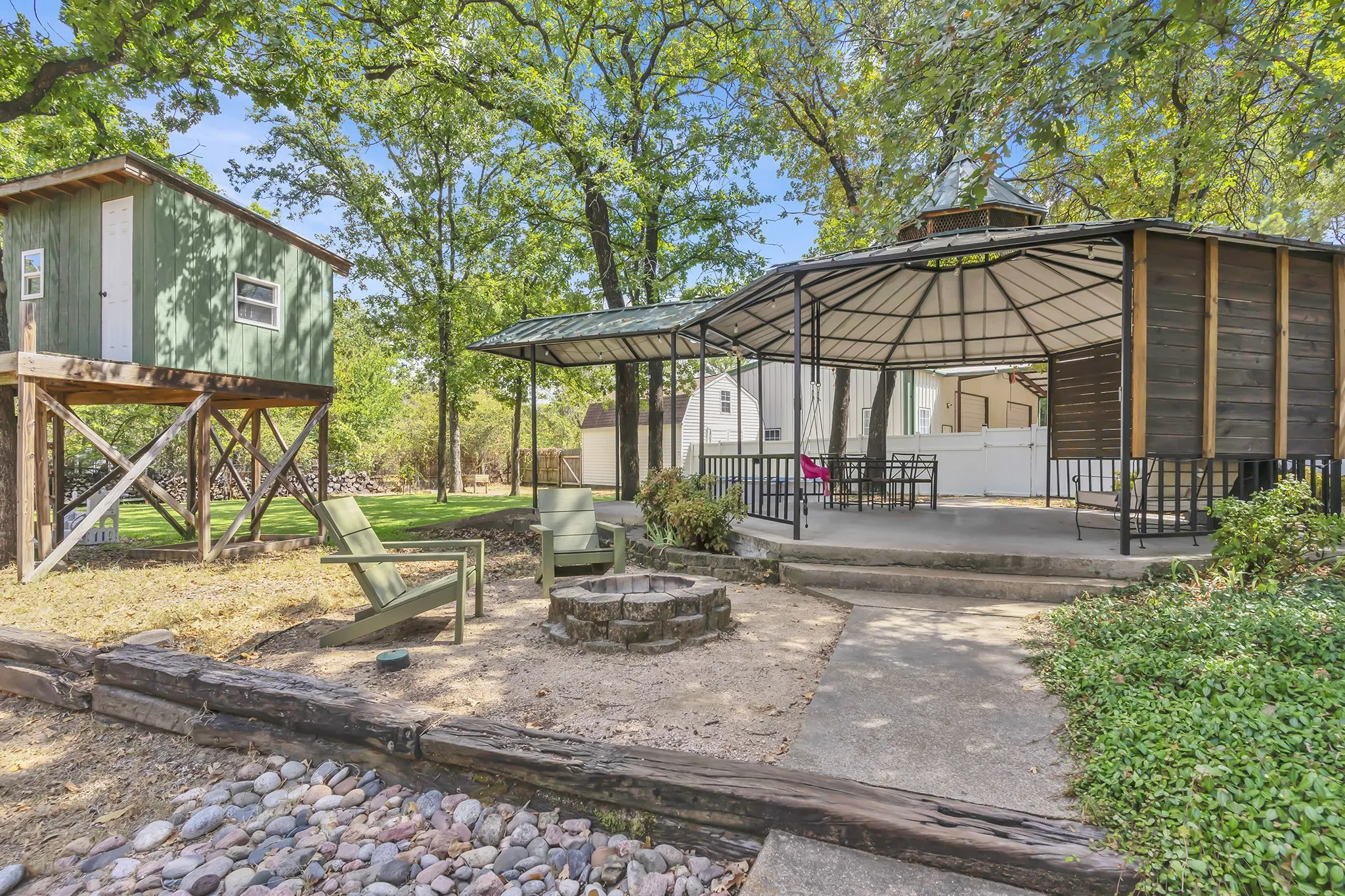 Gazebo, Tree House, Firepit- Great Outdoor Entertaining with Electric