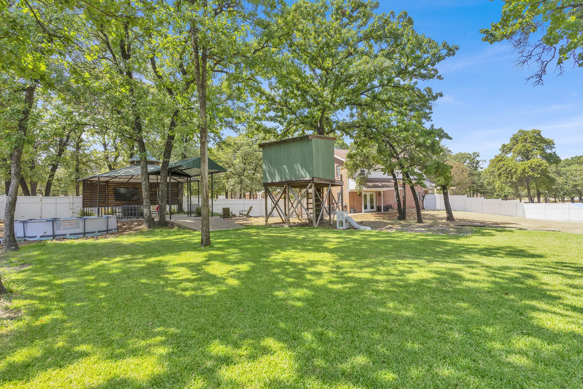 Single Family Residence For Sale in Johnson County , 124 Alvarado Oak Drive, Alvarado, Texas 76009, 3 Bedroom, 3 Bathroom, 2 Garage spaces, 1,983 Sqft, built in 1992, mls#21379629, Real Estate Agent in Alvarado, Homes For Sale in Johnson county, Homes For Sale in Alvarado, Realtor in Alvarado Texas, Real Estate Brokerage Independent Realty Texas, Luminita Cordes Realtor