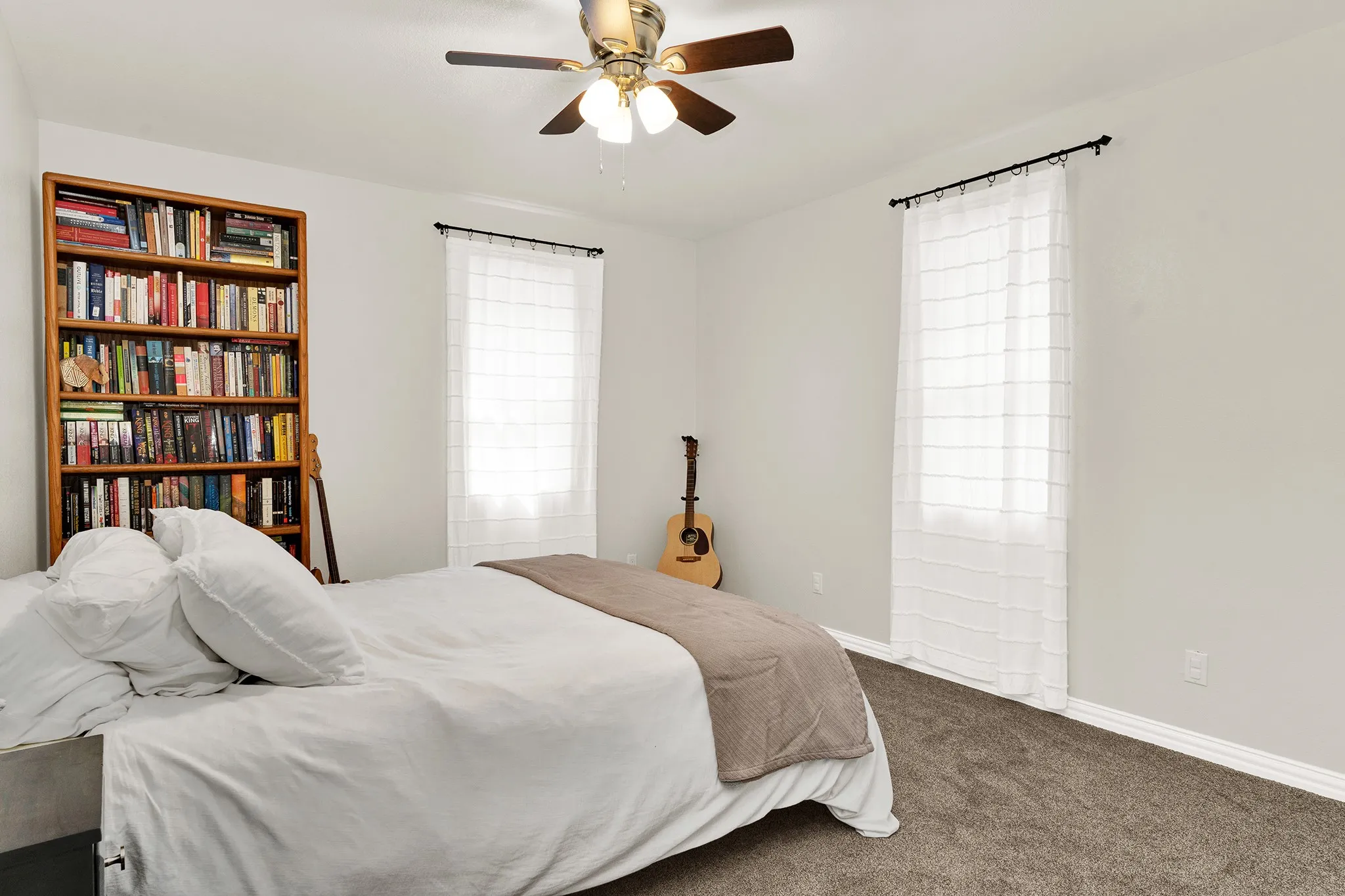 Single Family Residence For Sale in Johnson County , 124 Alvarado Oak Drive, Alvarado, Texas 76009, 3 Bedroom, 3 Bathroom, 2 Garage spaces, 1,983 Sqft, built in 1992, mls#21379629, Real Estate Agent in Alvarado, Homes For Sale in Johnson county, Homes For Sale in Alvarado, Realtor in Alvarado Texas, Real Estate Brokerage Independent Realty Texas, Luminita Cordes Realtor