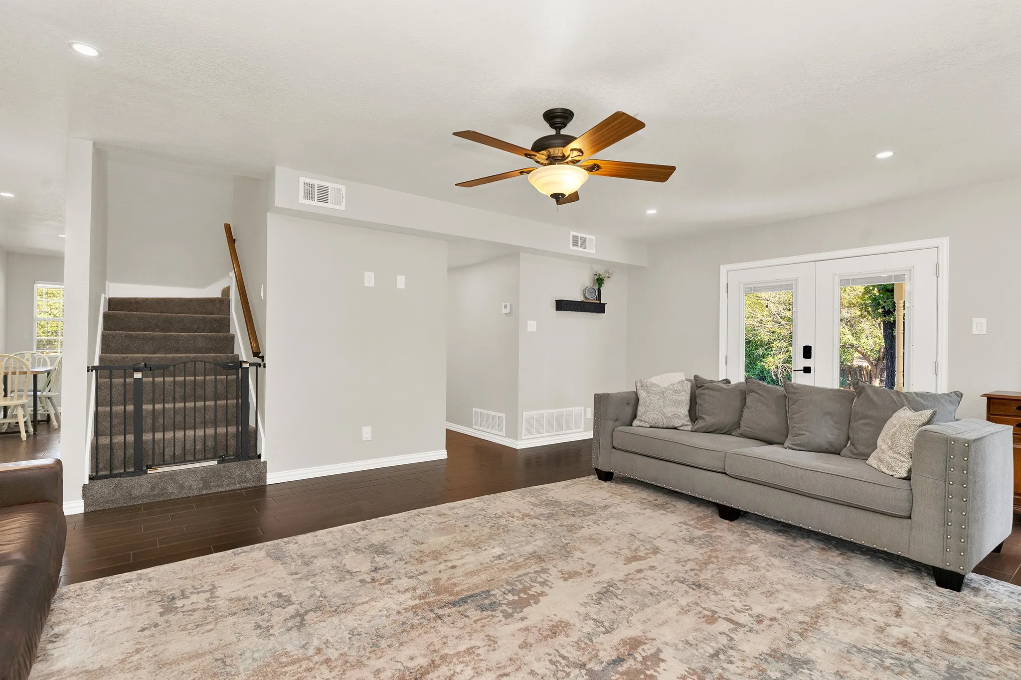 Single Family Residence For Sale in Johnson County , 124 Alvarado Oak Drive, Alvarado, Texas 76009, 3 Bedroom, 3 Bathroom, 2 Garage spaces, 1,983 Sqft, built in 1992, mls#21379629, Real Estate Agent in Alvarado, Homes For Sale in Johnson county, Homes For Sale in Alvarado, Realtor in Alvarado Texas, Real Estate Brokerage Independent Realty Texas, Luminita Cordes Realtor