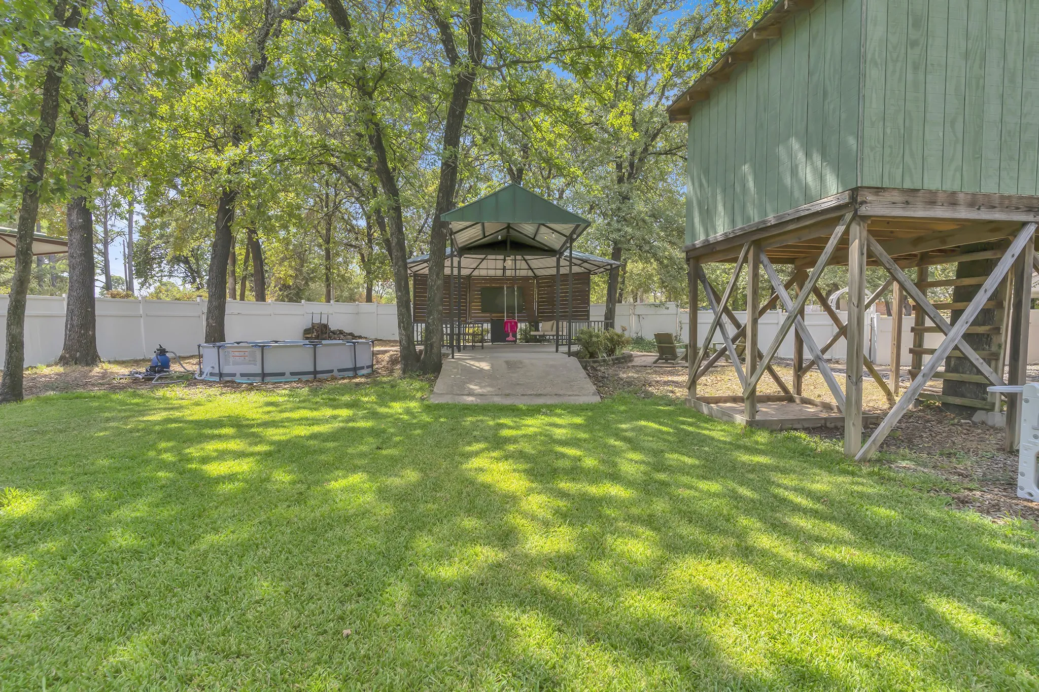 Single Family Residence For Sale in Johnson County , 124 Alvarado Oak Drive, Alvarado, Texas 76009, 3 Bedroom, 3 Bathroom, 2 Garage spaces, 1,983 Sqft, built in 1992, mls#21379629, Real Estate Agent in Alvarado, Homes For Sale in Johnson county, Homes For Sale in Alvarado, Realtor in Alvarado Texas, Real Estate Brokerage Independent Realty Texas, Luminita Cordes Realtor