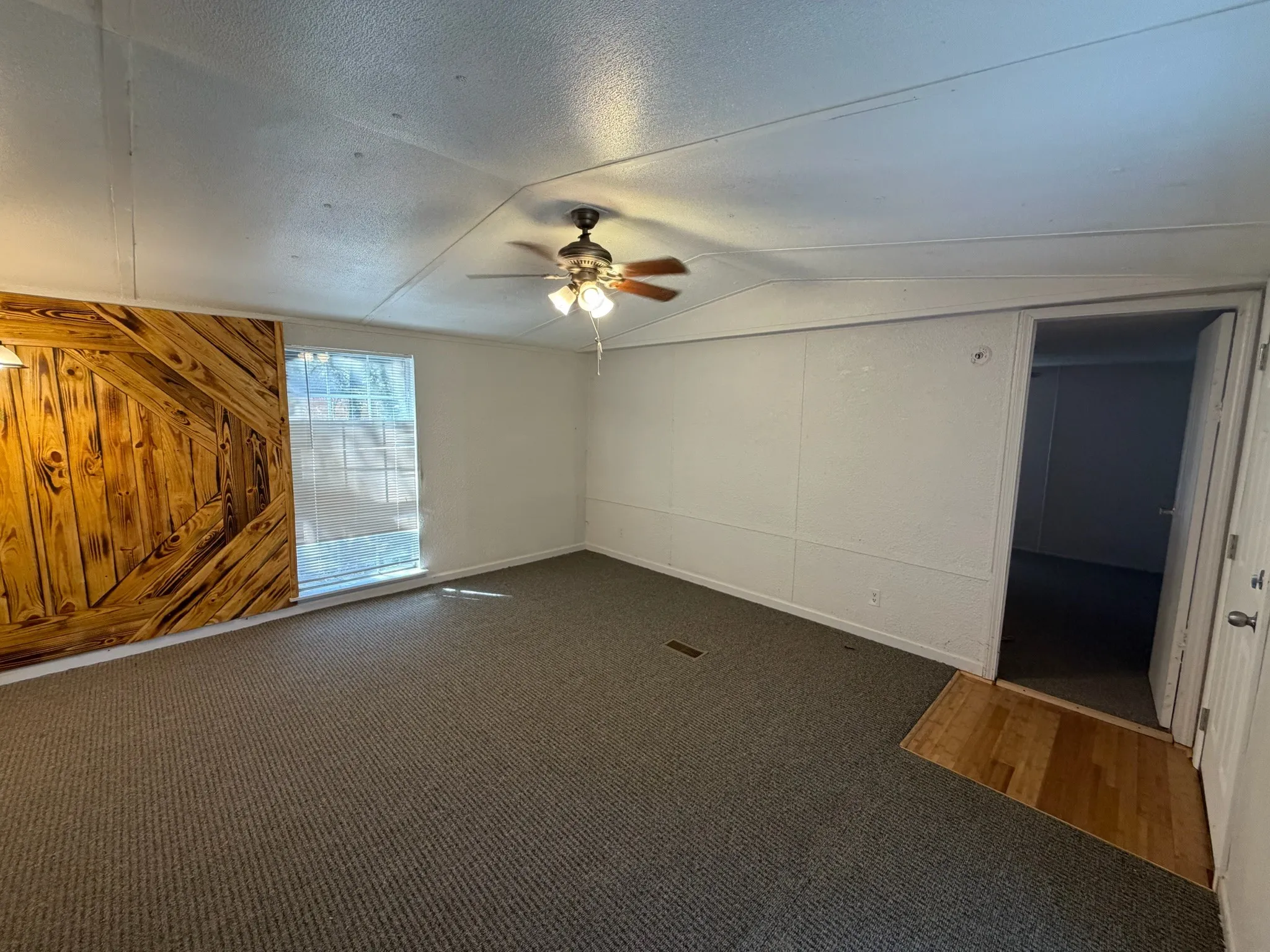 Manufactured Home For Sale in Hunt County , 3278 Cedar Bnd Drive, Wills Point, Texas 75169, 3 Bedroom, 2 Bathroom, Garage spaces, 784 Sqft, built in 2020, mls#21383373, Real Estate Agent in Wills Point, Homes For Sale in Hunt county, Homes For Sale in Wills Point, Realtor in Wills Point Texas, Real Estate Brokerage Independent Realty Texas, Luminita Cordes Realtor