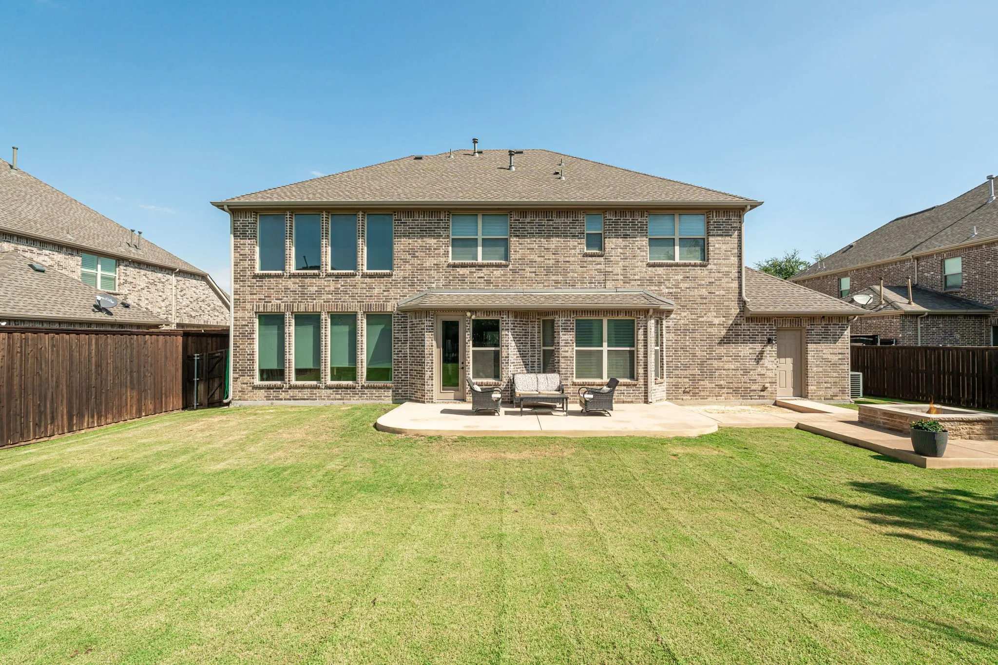 Single Family Residence For Sale in Collin County , 320 Dianna Drive, Prosper, Texas 75078, 4 Bedroom, 4 Bathroom, 3 Garage spaces, 3,679 Sqft, built in 2017, mls#21349194, Real Estate Agent in Prosper, Homes For Sale in Collin county, Homes For Sale in Prosper, Realtor in Prosper Texas, Real Estate Brokerage Independent Realty Texas, Luminita Cordes Realtor