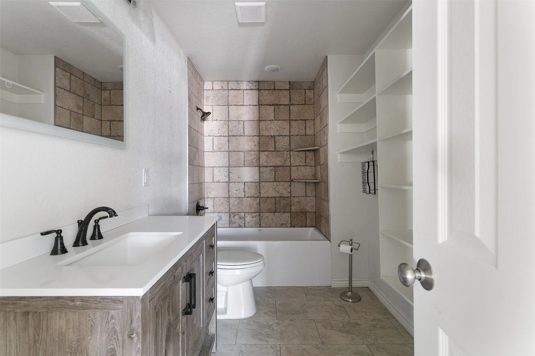 Single Family Residence For Sale in Wise County , 521 S Oak Street, Paradise, Texas 76073, 3 Bedroom, 1 Bathroom, Garage spaces, 1,472 Sqft, built in 1960, mls#21378710, Real Estate Agent in Paradise, Homes For Sale in Wise county, Homes For Sale in Paradise, Realtor in Paradise Texas, Real Estate Brokerage Independent Realty Texas, Luminita Cordes Realtor