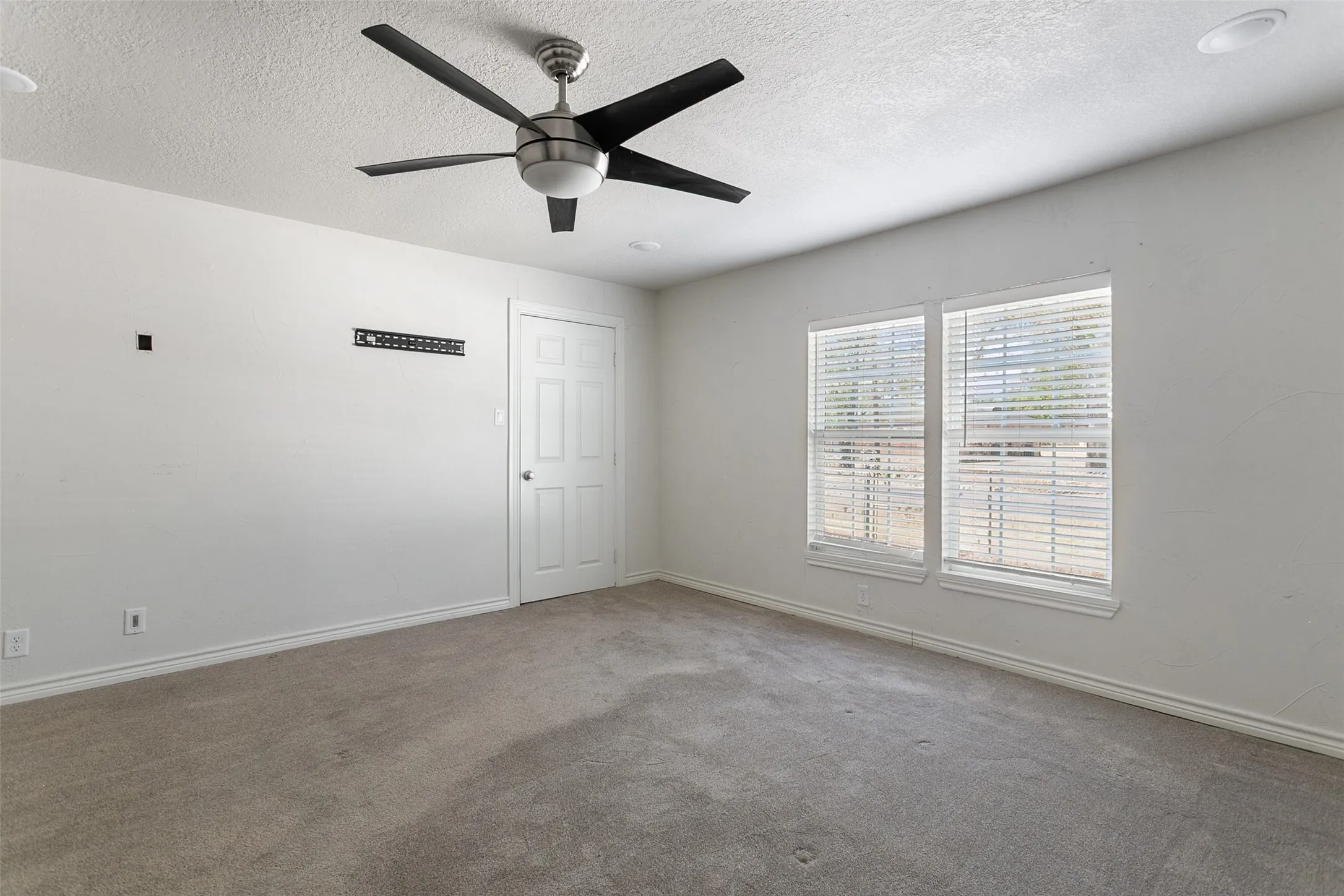 Single Family Residence For Sale in Wise County , 521 S Oak Street, Paradise, Texas 76073, 3 Bedroom, 1 Bathroom, Garage spaces, 1,472 Sqft, built in 1960, mls#21378710, Real Estate Agent in Paradise, Homes For Sale in Wise county, Homes For Sale in Paradise, Realtor in Paradise Texas, Real Estate Brokerage Independent Realty Texas, Luminita Cordes Realtor