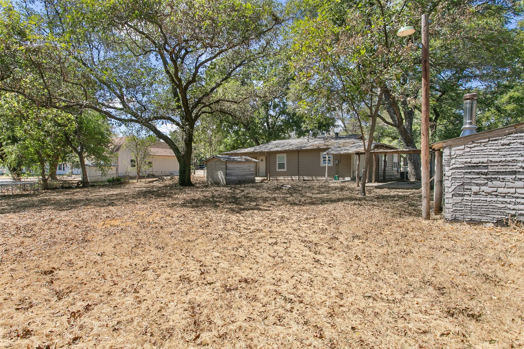 Single Family Residence For Sale in Wise County , 521 S Oak Street, Paradise, Texas 76073, 3 Bedroom, 1 Bathroom, Garage spaces, 1,472 Sqft, built in 1960, mls#21378710, Real Estate Agent in Paradise, Homes For Sale in Wise county, Homes For Sale in Paradise, Realtor in Paradise Texas, Real Estate Brokerage Independent Realty Texas, Luminita Cordes Realtor