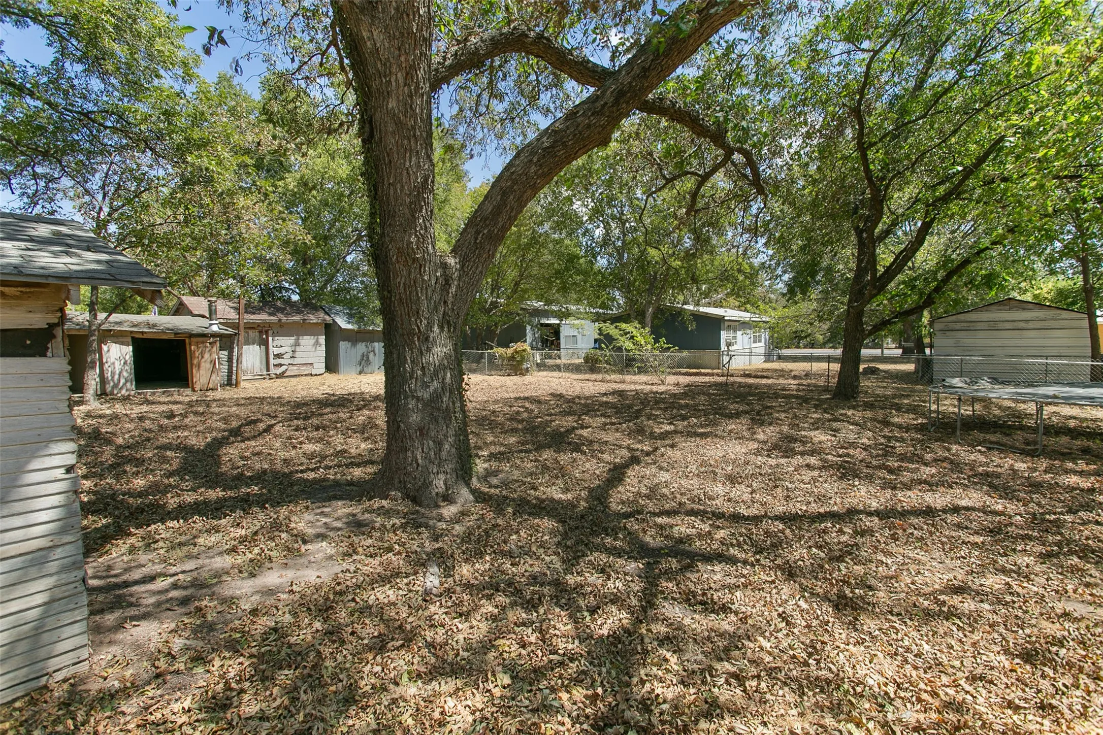 Single Family Residence For Sale in Wise County , 521 S Oak Street, Paradise, Texas 76073, 3 Bedroom, 1 Bathroom, Garage spaces, 1,472 Sqft, built in 1960, mls#21378710, Real Estate Agent in Paradise, Homes For Sale in Wise county, Homes For Sale in Paradise, Realtor in Paradise Texas, Real Estate Brokerage Independent Realty Texas, Luminita Cordes Realtor