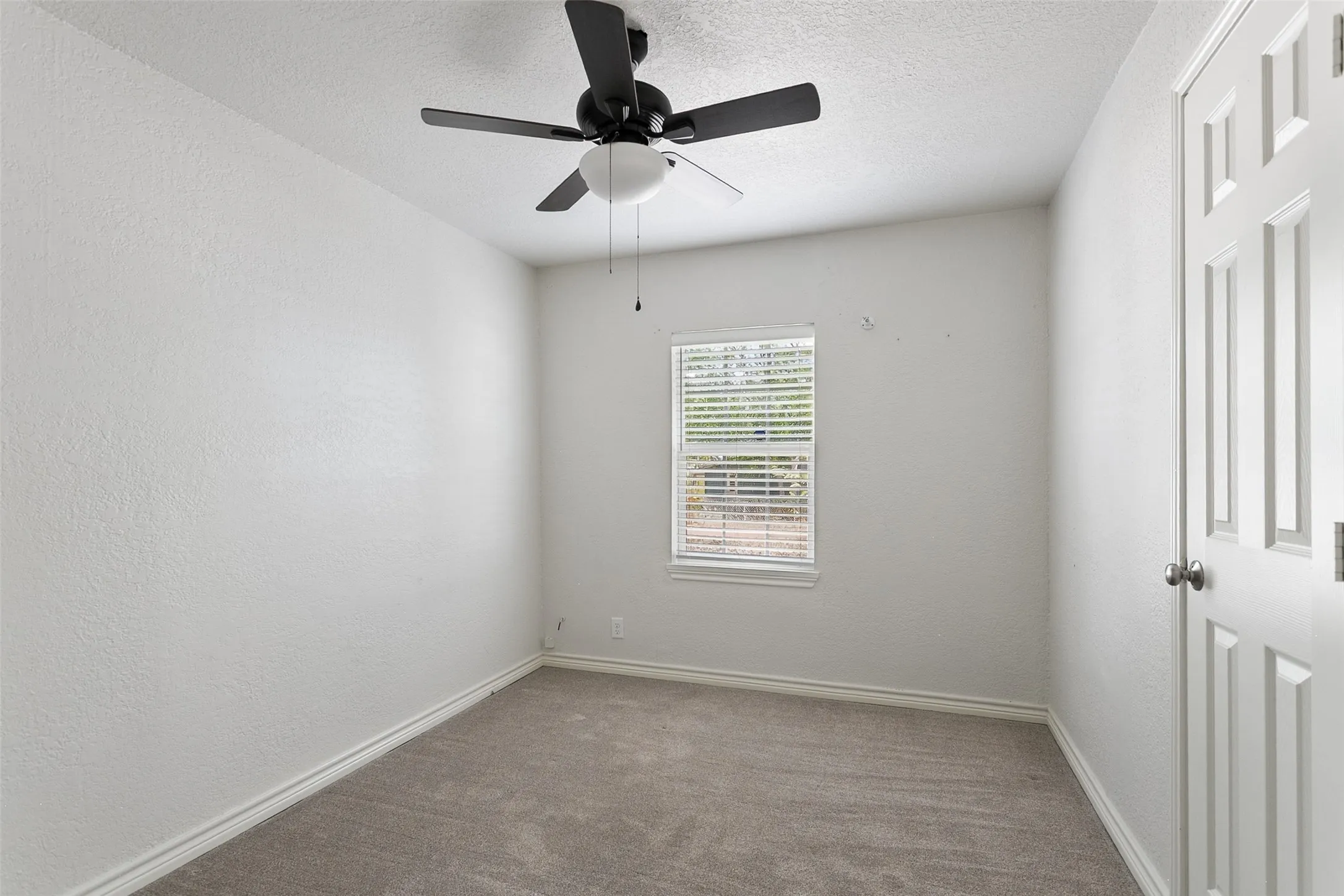 Single Family Residence For Sale in Wise County , 521 S Oak Street, Paradise, Texas 76073, 3 Bedroom, 1 Bathroom, Garage spaces, 1,472 Sqft, built in 1960, mls#21378710, Real Estate Agent in Paradise, Homes For Sale in Wise county, Homes For Sale in Paradise, Realtor in Paradise Texas, Real Estate Brokerage Independent Realty Texas, Luminita Cordes Realtor