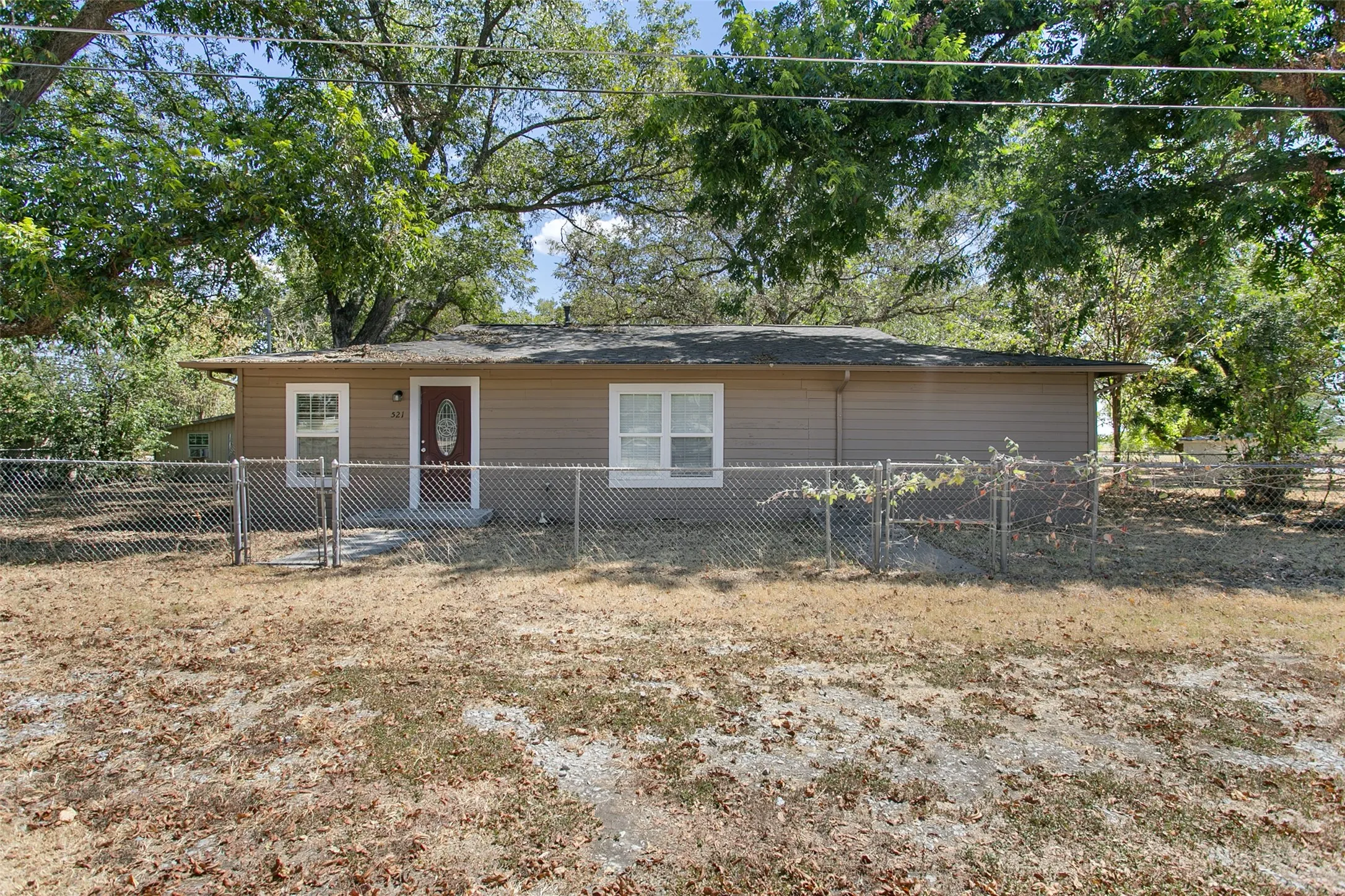 Single Family Residence For Sale in Wise County , 521 S Oak Street, Paradise, Texas 76073, 3 Bedroom, 1 Bathroom, Garage spaces, 1,472 Sqft, built in 1960, mls#21378710, Real Estate Agent in Paradise, Homes For Sale in Wise county, Homes For Sale in Paradise, Realtor in Paradise Texas, Real Estate Brokerage Independent Realty Texas, Luminita Cordes Realtor