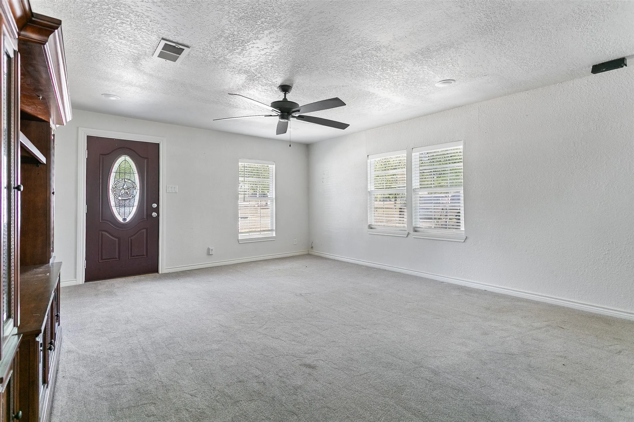 Single Family Residence For Sale in Wise County , 521 S Oak Street, Paradise, Texas 76073, 3 Bedroom, 1 Bathroom, Garage spaces, 1,472 Sqft, built in 1960, mls#21378710, Real Estate Agent in Paradise, Homes For Sale in Wise county, Homes For Sale in Paradise, Realtor in Paradise Texas, Real Estate Brokerage Independent Realty Texas, Luminita Cordes Realtor