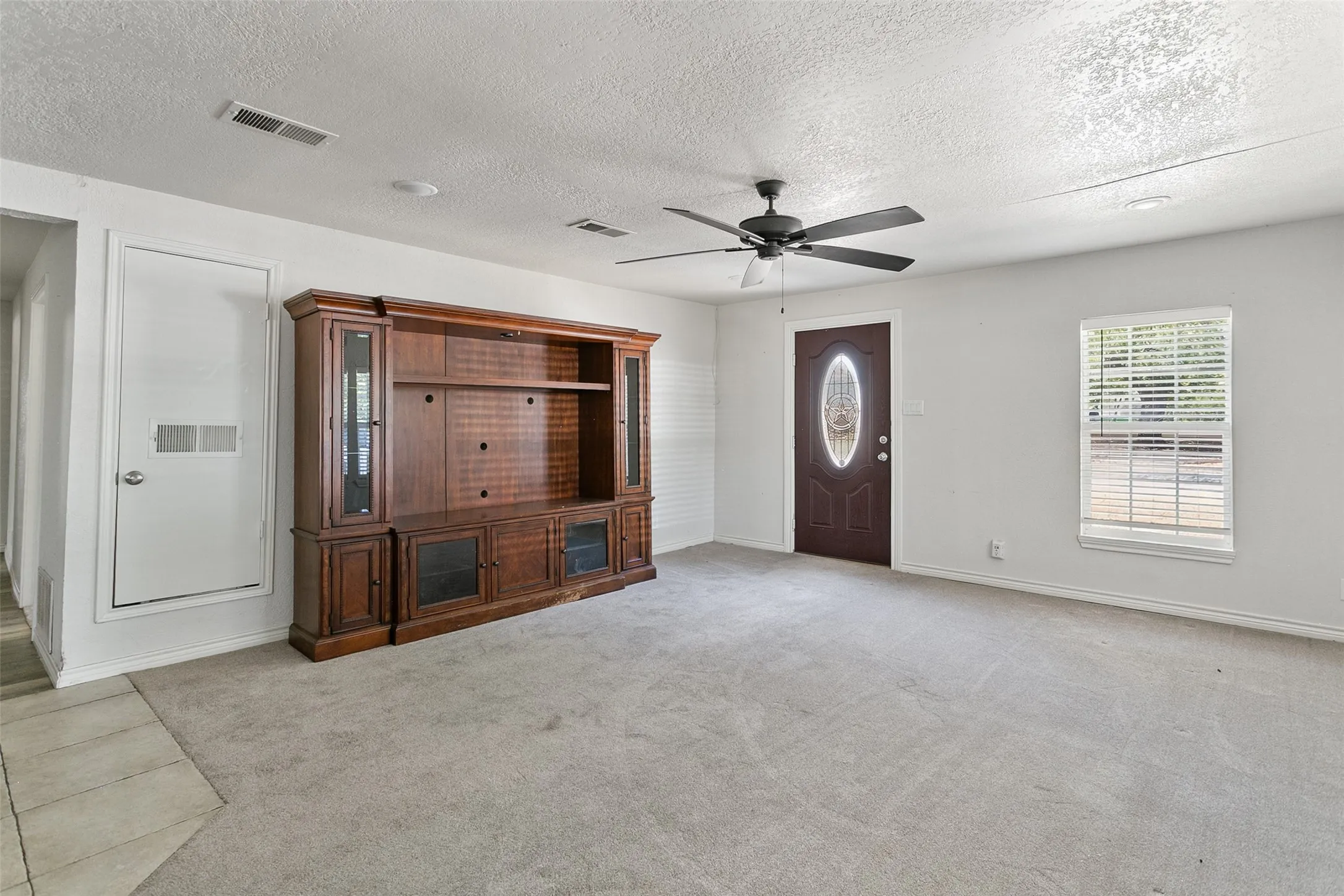 Single Family Residence For Sale in Wise County , 521 S Oak Street, Paradise, Texas 76073, 3 Bedroom, 1 Bathroom, Garage spaces, 1,472 Sqft, built in 1960, mls#21378710, Real Estate Agent in Paradise, Homes For Sale in Wise county, Homes For Sale in Paradise, Realtor in Paradise Texas, Real Estate Brokerage Independent Realty Texas, Luminita Cordes Realtor