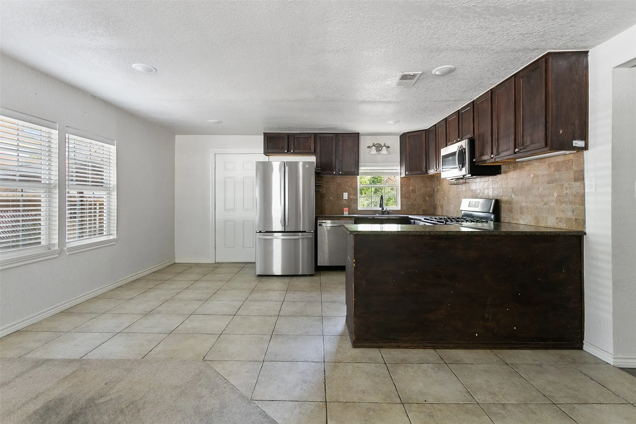 Single Family Residence For Sale in Wise County , 521 S Oak Street, Paradise, Texas 76073, 3 Bedroom, 1 Bathroom, Garage spaces, 1,472 Sqft, built in 1960, mls#21378710, Real Estate Agent in Paradise, Homes For Sale in Wise county, Homes For Sale in Paradise, Realtor in Paradise Texas, Real Estate Brokerage Independent Realty Texas, Luminita Cordes Realtor