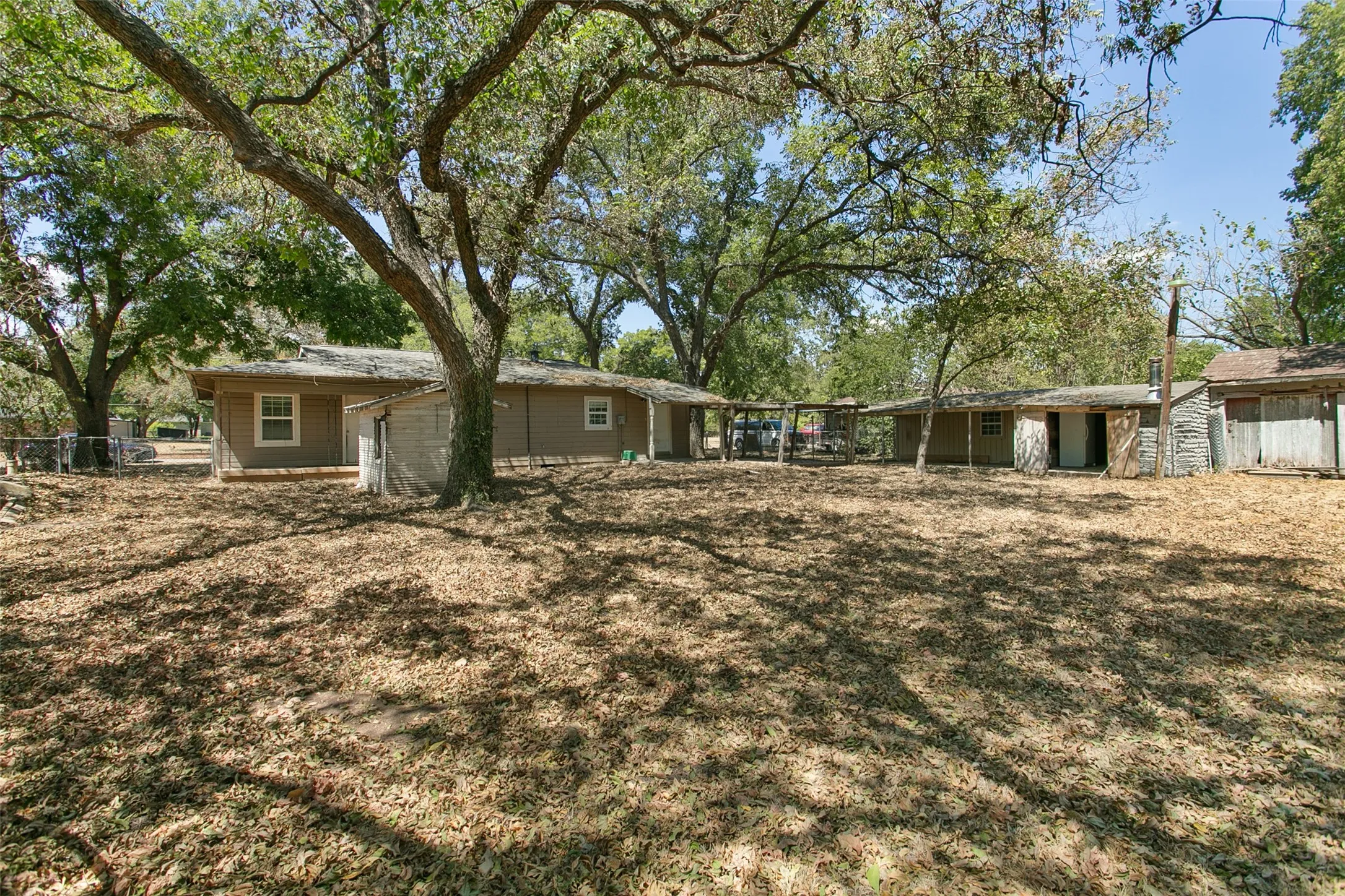 Single Family Residence For Sale in Wise County , 521 S Oak Street, Paradise, Texas 76073, 3 Bedroom, 1 Bathroom, Garage spaces, 1,472 Sqft, built in 1960, mls#21378710, Real Estate Agent in Paradise, Homes For Sale in Wise county, Homes For Sale in Paradise, Realtor in Paradise Texas, Real Estate Brokerage Independent Realty Texas, Luminita Cordes Realtor