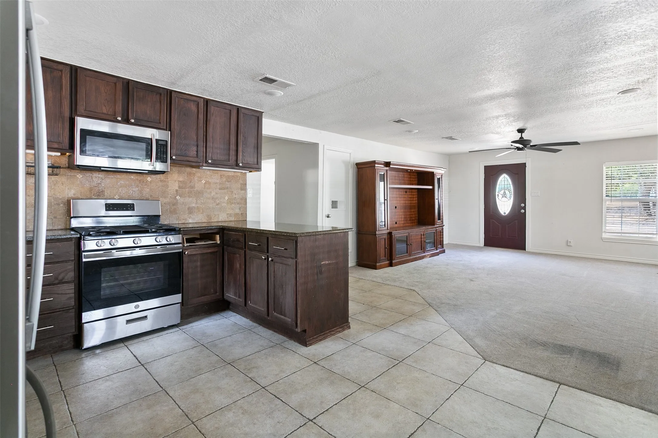 Single Family Residence For Sale in Wise County , 521 S Oak Street, Paradise, Texas 76073, 3 Bedroom, 1 Bathroom, Garage spaces, 1,472 Sqft, built in 1960, mls#21378710, Real Estate Agent in Paradise, Homes For Sale in Wise county, Homes For Sale in Paradise, Realtor in Paradise Texas, Real Estate Brokerage Independent Realty Texas, Luminita Cordes Realtor