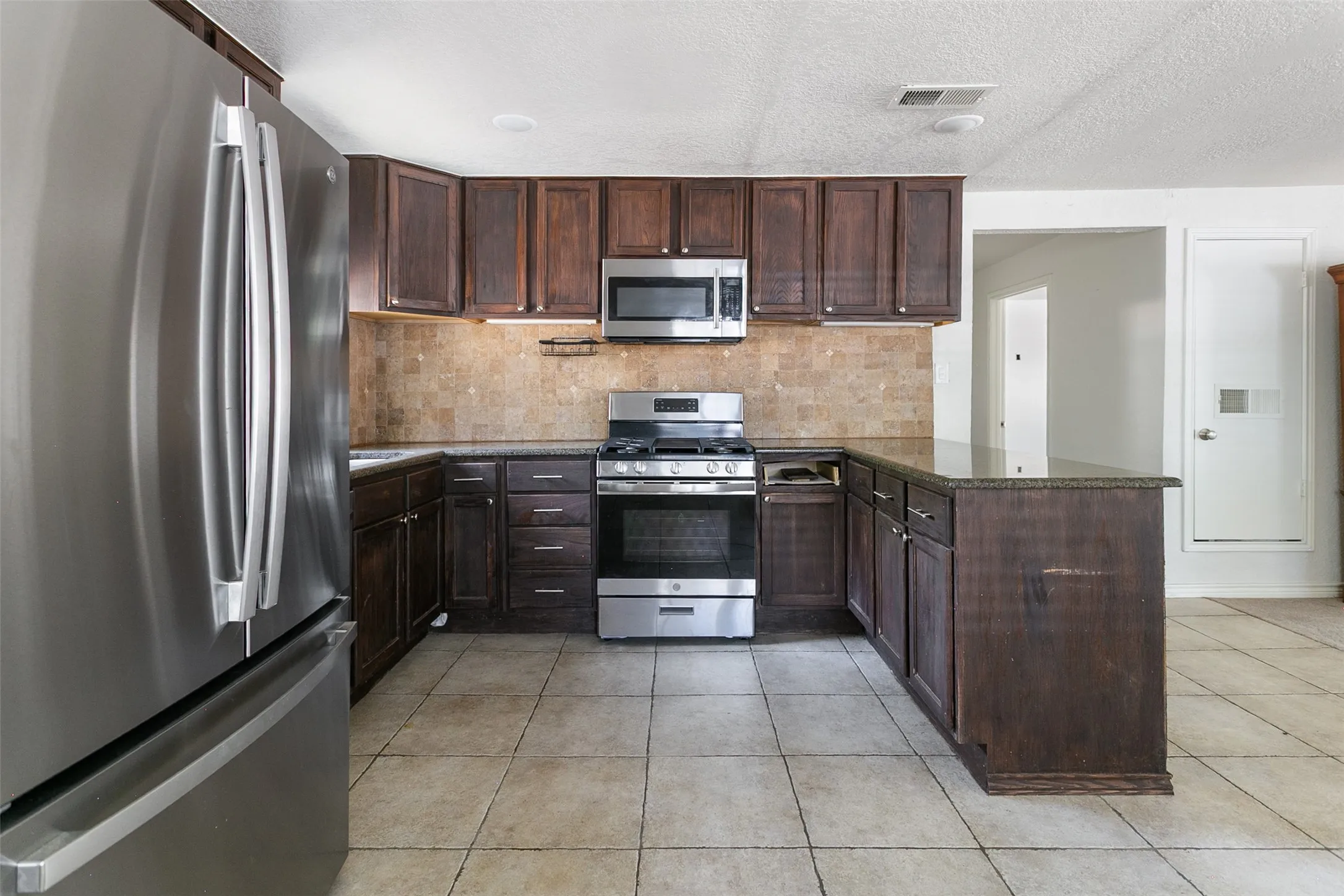 Single Family Residence For Sale in Wise County , 521 S Oak Street, Paradise, Texas 76073, 3 Bedroom, 1 Bathroom, Garage spaces, 1,472 Sqft, built in 1960, mls#21378710, Real Estate Agent in Paradise, Homes For Sale in Wise county, Homes For Sale in Paradise, Realtor in Paradise Texas, Real Estate Brokerage Independent Realty Texas, Luminita Cordes Realtor