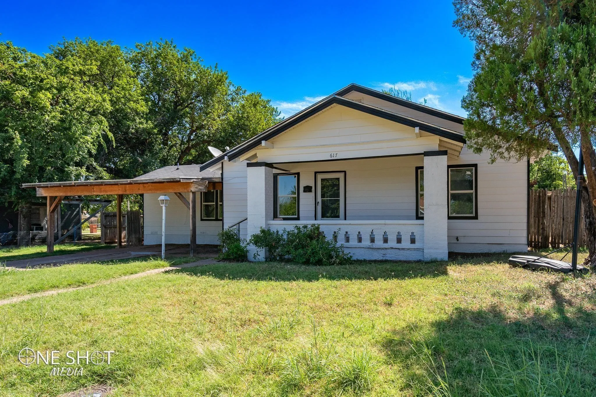 Single Family Residence For Rent in Taylor County , 617 Grand Avenue, Abilene, Texas 79605, 3 Bedroom, 2 Bathroom, Garage spaces, 1,524 Sqft, built in 1941, mls#21375415, Real Estate Agent in Abilene, Homes For Rent in Taylor county, Homes For Rent in Abilene, Realtor in Abilene Texas, Real Estate Brokerage Independent Realty Texas, Luminita Cordes Realtor