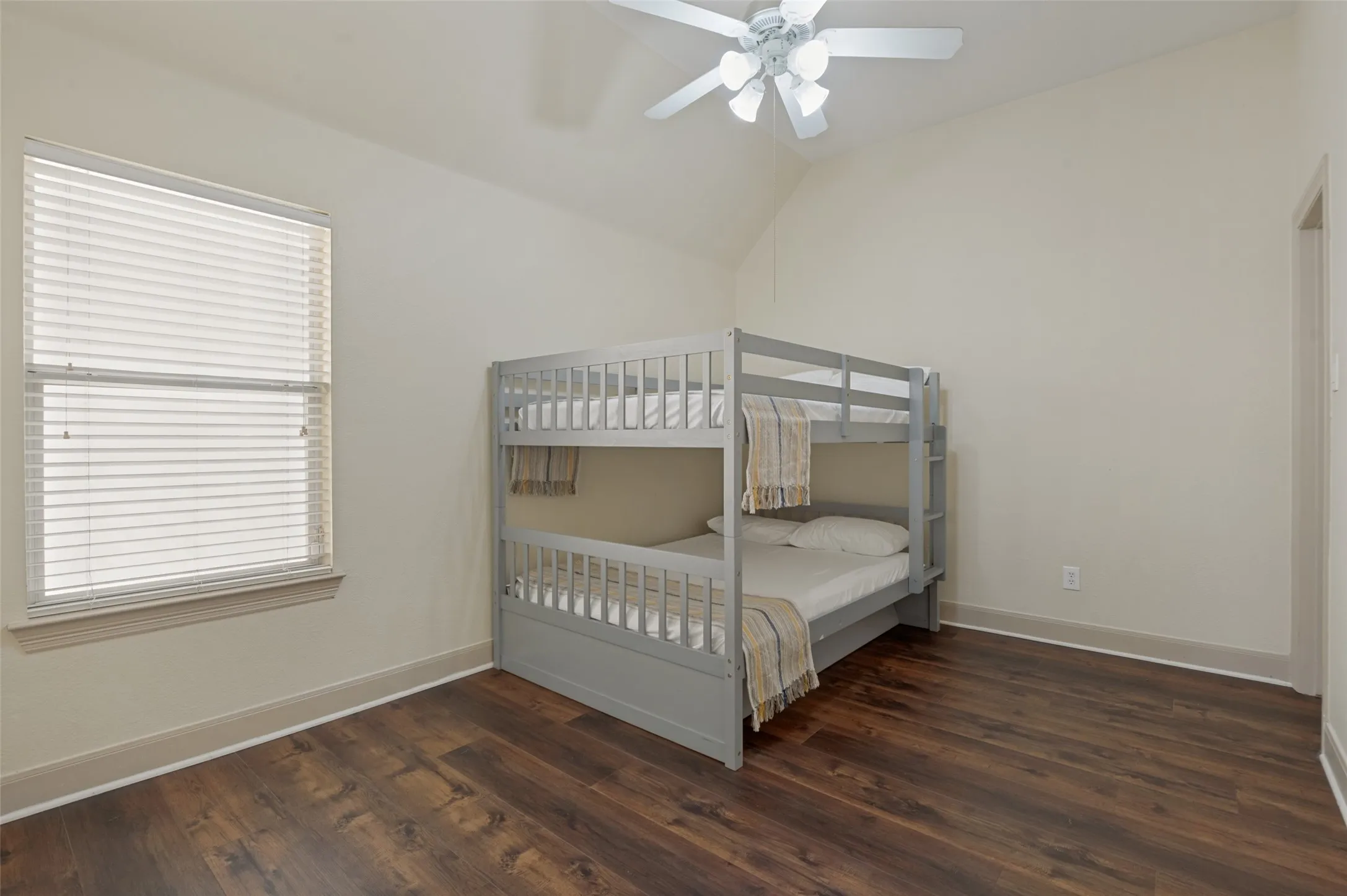 Single Family Residence For Sale in Denton County , 3434 Nation Drive, Frisco, Texas 75034, 4 Bedroom, 4 Bathroom, 2 Garage spaces, 3,012 Sqft, built in 2004, mls#21383532, Real Estate Agent in Frisco, Homes For Sale in Denton county, Homes For Sale in Frisco, Realtor in Frisco Texas, Real Estate Brokerage Independent Realty Texas, Luminita Cordes Realtor