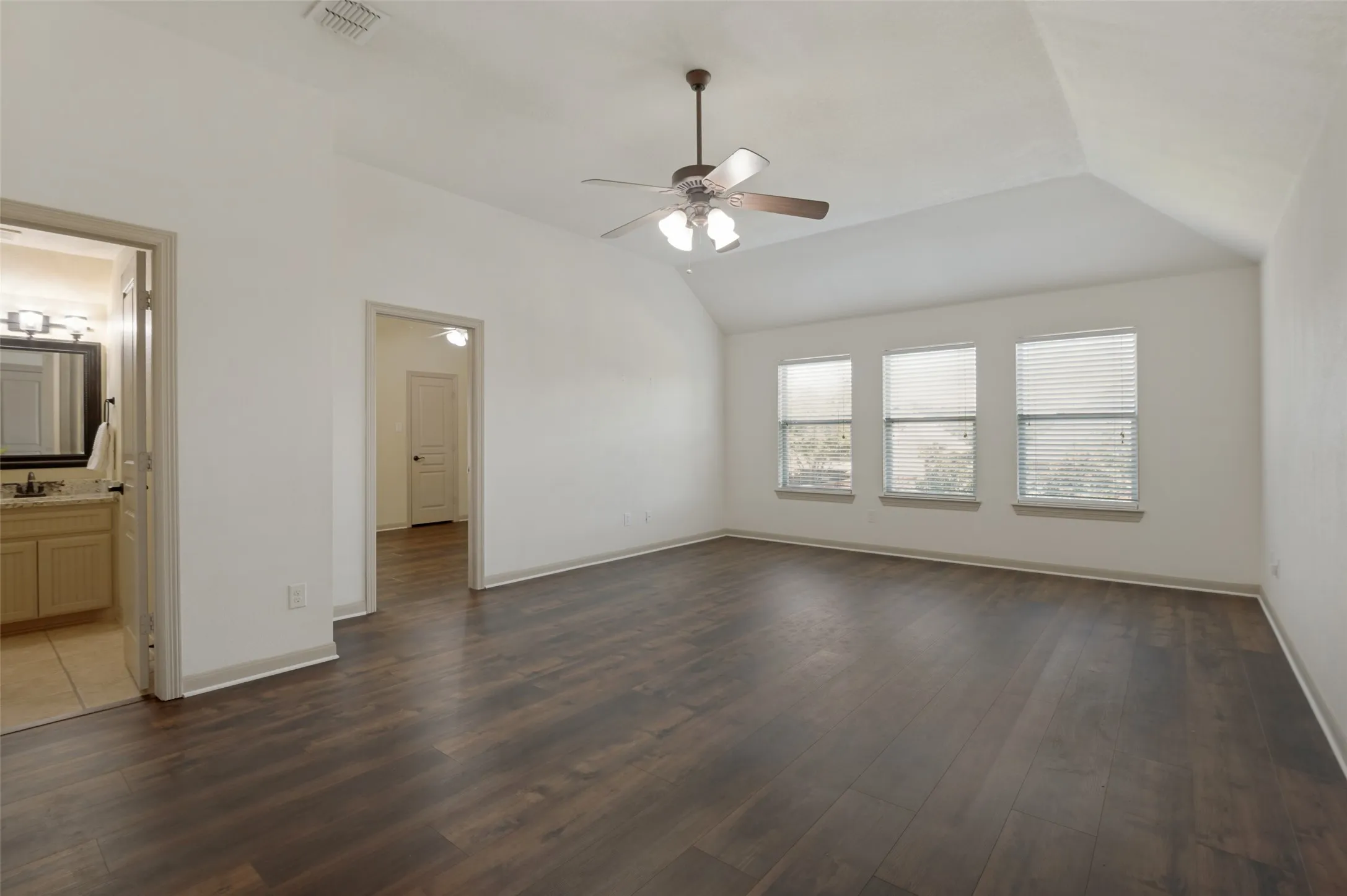 Single Family Residence For Sale in Denton County , 3434 Nation Drive, Frisco, Texas 75034, 4 Bedroom, 4 Bathroom, 2 Garage spaces, 3,012 Sqft, built in 2004, mls#21383532, Real Estate Agent in Frisco, Homes For Sale in Denton county, Homes For Sale in Frisco, Realtor in Frisco Texas, Real Estate Brokerage Independent Realty Texas, Luminita Cordes Realtor