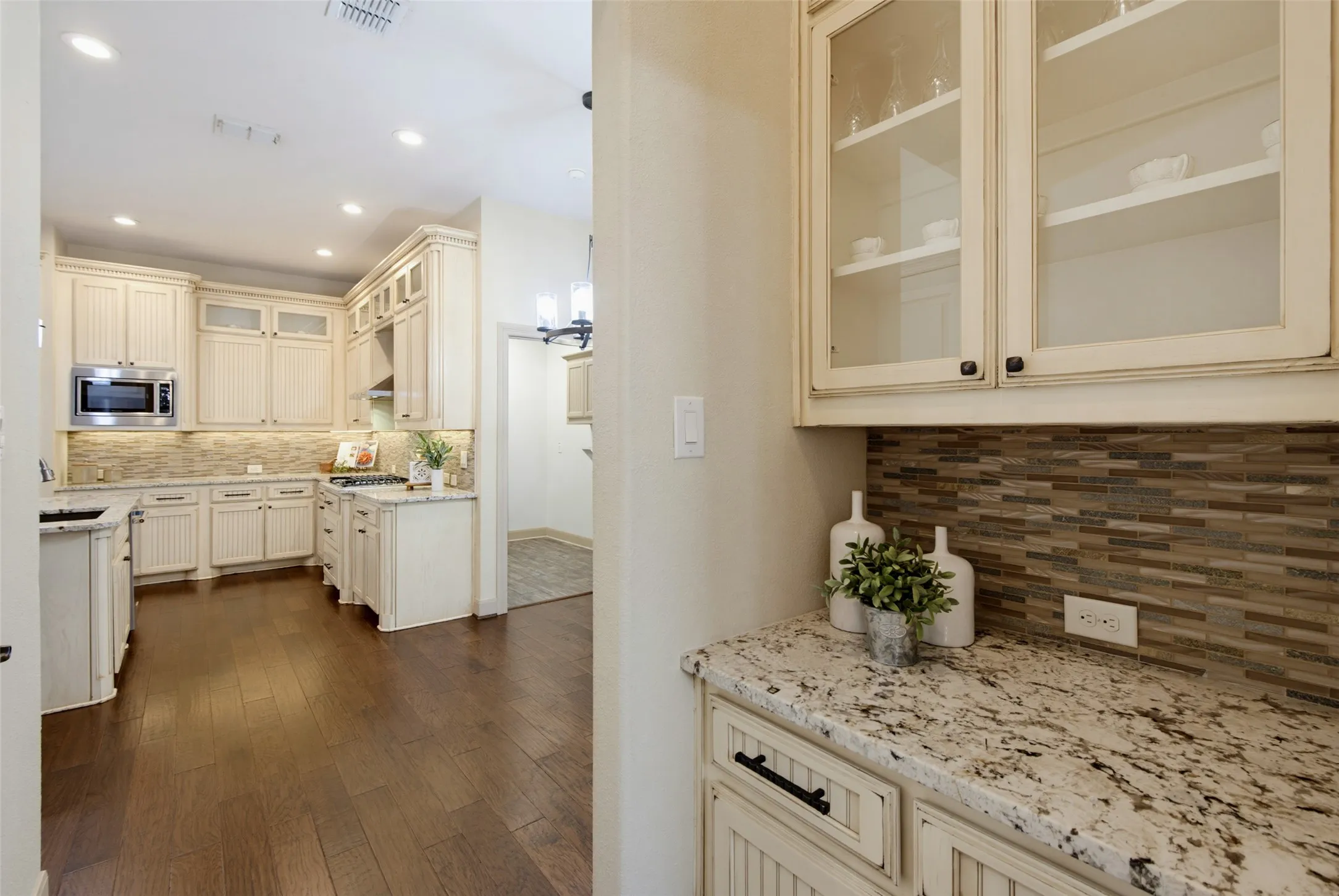 Single Family Residence For Sale in Denton County , 3434 Nation Drive, Frisco, Texas 75034, 4 Bedroom, 4 Bathroom, 2 Garage spaces, 3,012 Sqft, built in 2004, mls#21383532, Real Estate Agent in Frisco, Homes For Sale in Denton county, Homes For Sale in Frisco, Realtor in Frisco Texas, Real Estate Brokerage Independent Realty Texas, Luminita Cordes Realtor