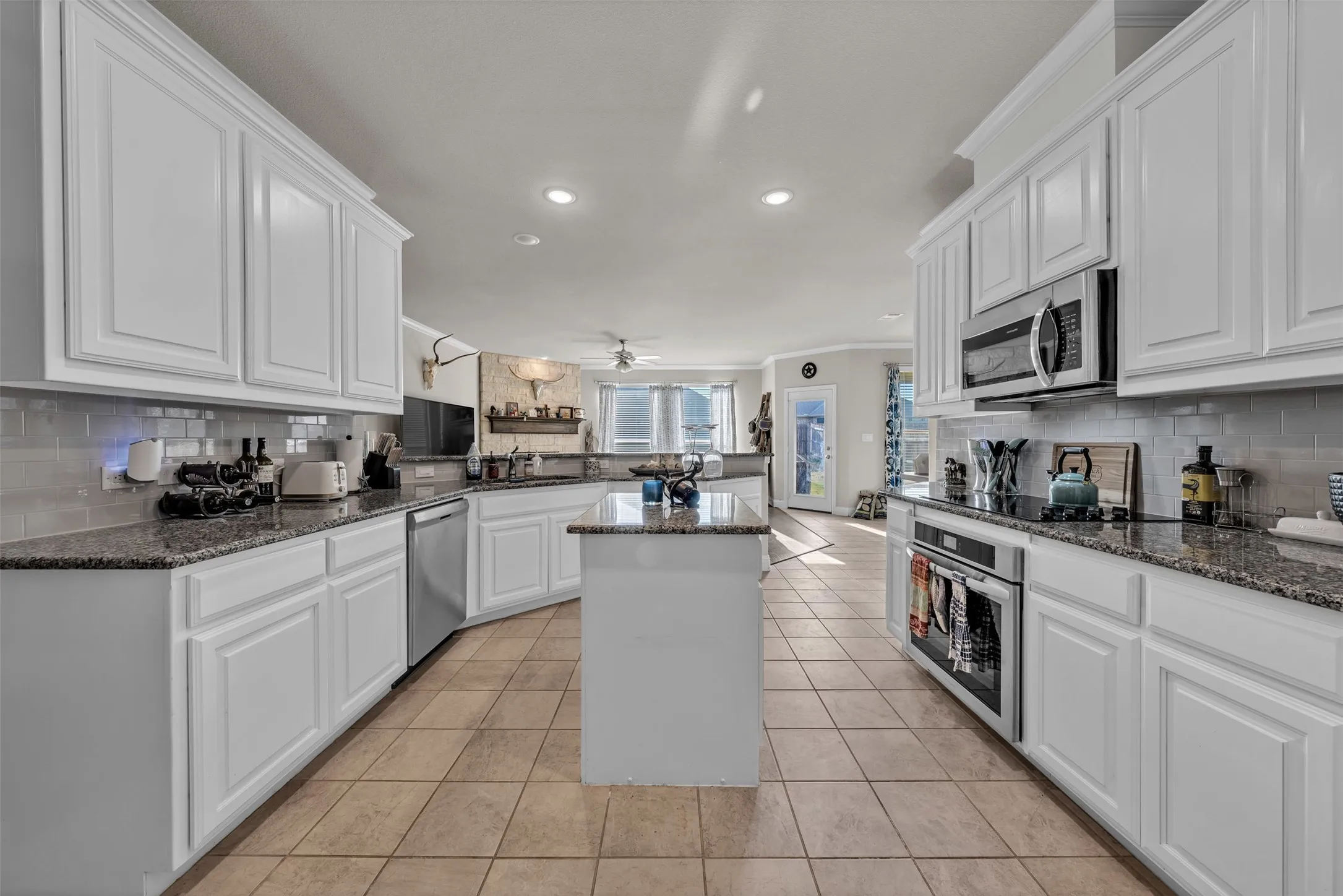 Single Family Residence For Sale in Johnson County , 113 Independence Drive, Joshua, Texas 76058, 4 Bedroom, 3 Bathroom, 2 Garage spaces, 2,598 Sqft, built in 2022, mls#21383394, Real Estate Agent in Joshua, Homes For Sale in Johnson county, Homes For Sale in Joshua, Realtor in Joshua Texas, Real Estate Brokerage Independent Realty Texas, Luminita Cordes Realtor