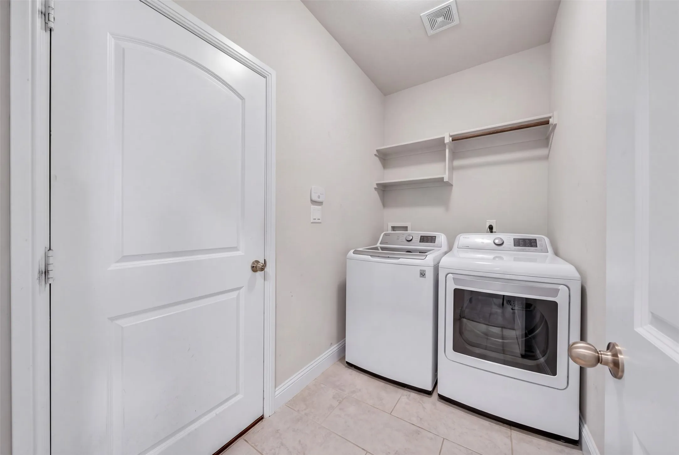 Single Family Residence For Sale in Johnson County , 113 Independence Drive, Joshua, Texas 76058, 4 Bedroom, 3 Bathroom, 2 Garage spaces, 2,598 Sqft, built in 2022, mls#21383394, Real Estate Agent in Joshua, Homes For Sale in Johnson county, Homes For Sale in Joshua, Realtor in Joshua Texas, Real Estate Brokerage Independent Realty Texas, Luminita Cordes Realtor