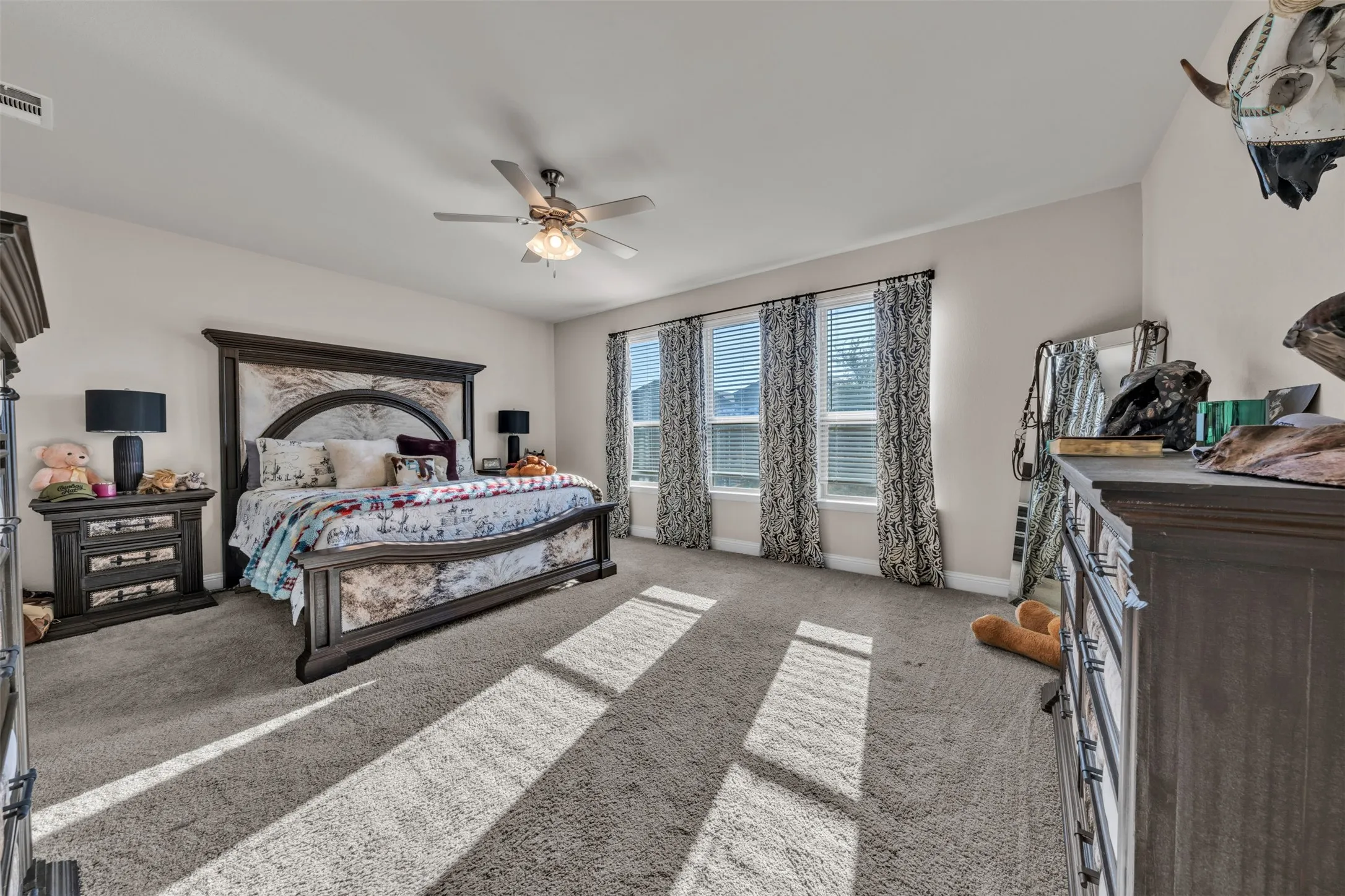 Single Family Residence For Sale in Johnson County , 113 Independence Drive, Joshua, Texas 76058, 4 Bedroom, 3 Bathroom, 2 Garage spaces, 2,598 Sqft, built in 2022, mls#21383394, Real Estate Agent in Joshua, Homes For Sale in Johnson county, Homes For Sale in Joshua, Realtor in Joshua Texas, Real Estate Brokerage Independent Realty Texas, Luminita Cordes Realtor