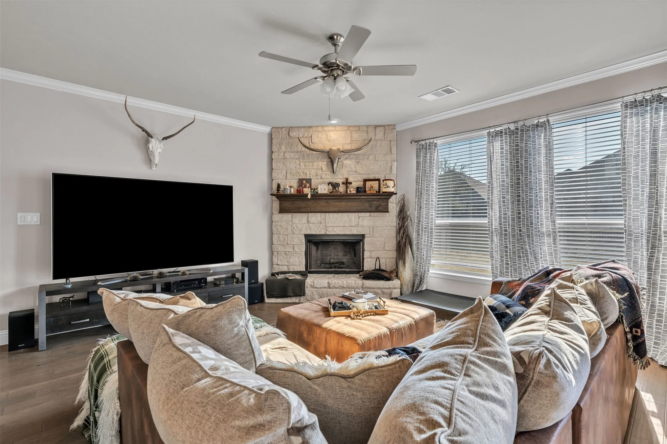 Single Family Residence For Sale in Johnson County , 113 Independence Drive, Joshua, Texas 76058, 4 Bedroom, 3 Bathroom, 2 Garage spaces, 2,598 Sqft, built in 2022, mls#21383394, Real Estate Agent in Joshua, Homes For Sale in Johnson county, Homes For Sale in Joshua, Realtor in Joshua Texas, Real Estate Brokerage Independent Realty Texas, Luminita Cordes Realtor