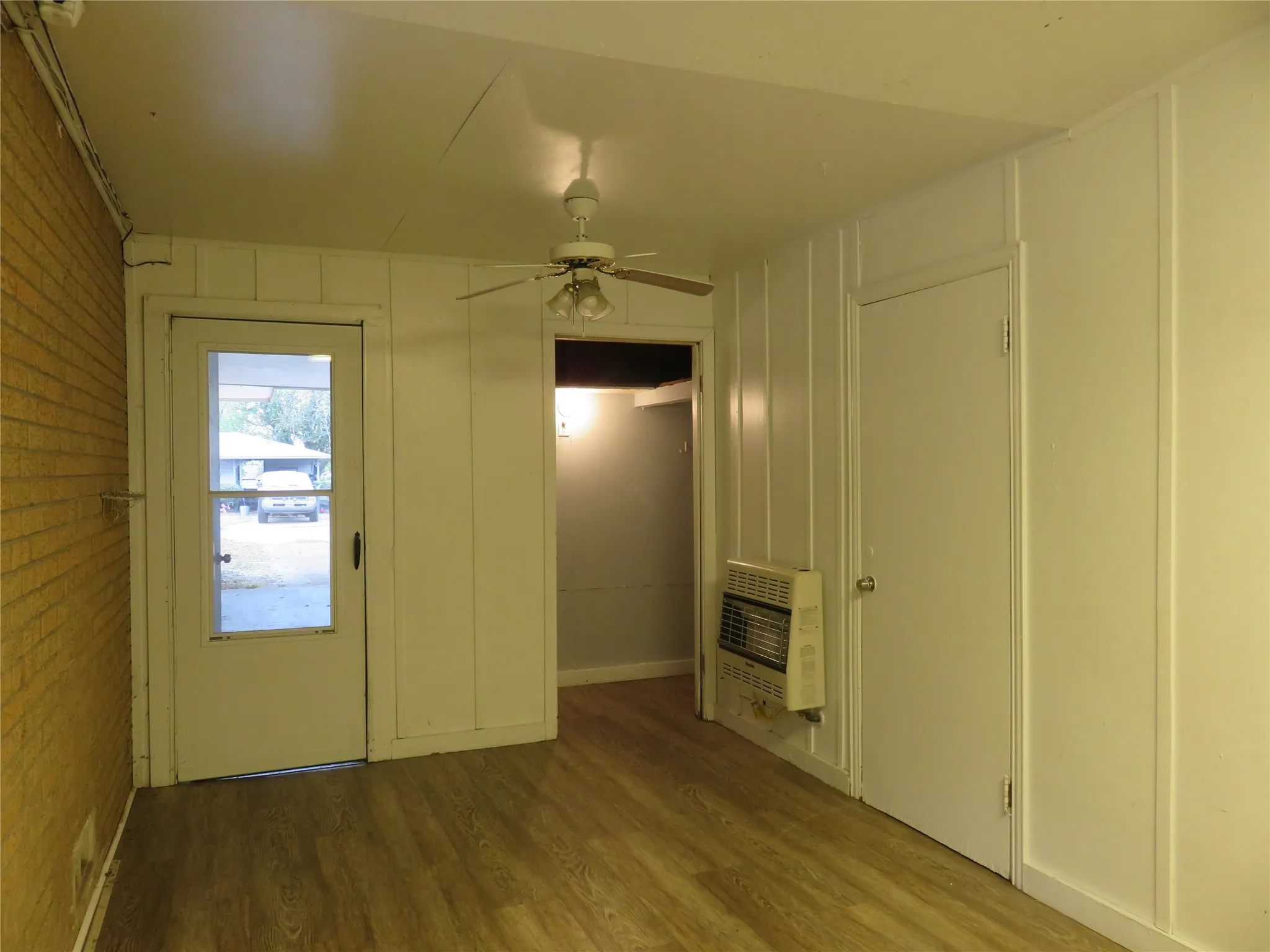 Single Family Residence For Rent in Grayson County , 725 W Bullock Street, Denison, Texas 75020, 3 Bedroom, 2 Bathroom, Garage spaces, 1,382 Sqft, built in 1953, mls#21383444, Real Estate Agent in Denison, Homes For Rent in Grayson county, Homes For Rent in Denison, Realtor in Denison Texas, Real Estate Brokerage Independent Realty Texas, Luminita Cordes Realtor