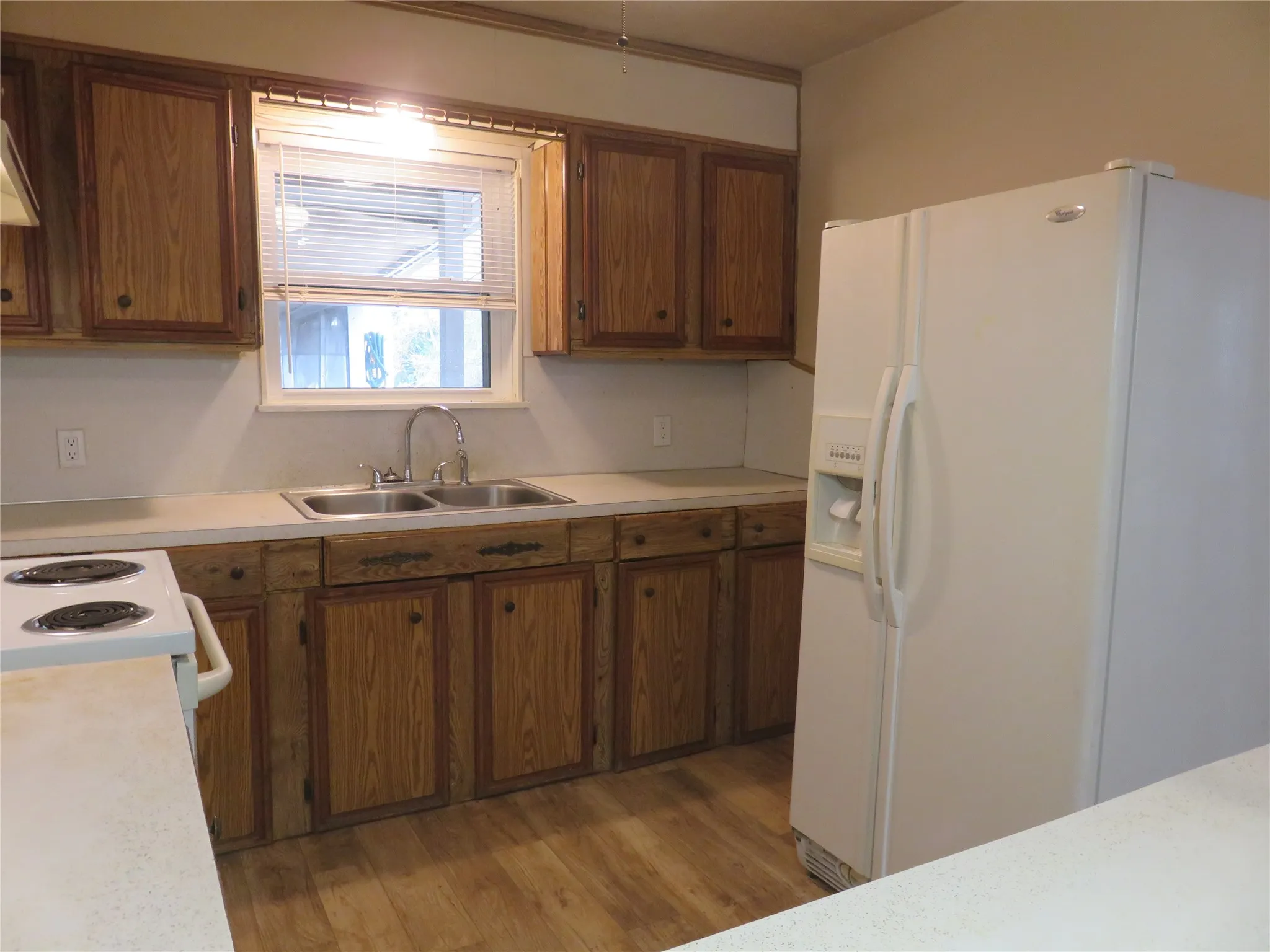 Single Family Residence For Rent in Grayson County , 725 W Bullock Street, Denison, Texas 75020, 3 Bedroom, 2 Bathroom, Garage spaces, 1,382 Sqft, built in 1953, mls#21383444, Real Estate Agent in Denison, Homes For Rent in Grayson county, Homes For Rent in Denison, Realtor in Denison Texas, Real Estate Brokerage Independent Realty Texas, Luminita Cordes Realtor