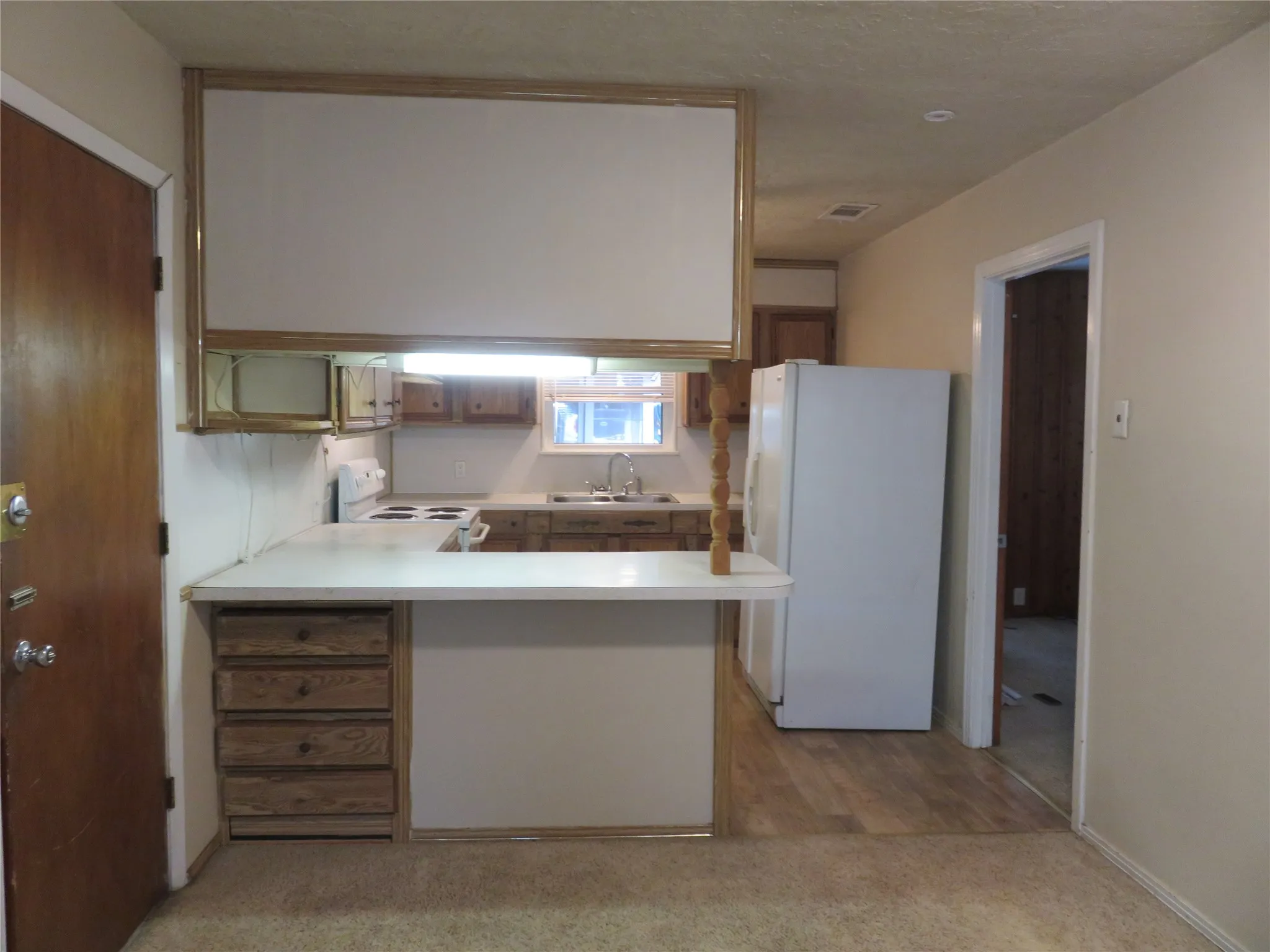 Single Family Residence For Rent in Grayson County , 725 W Bullock Street, Denison, Texas 75020, 3 Bedroom, 2 Bathroom, Garage spaces, 1,382 Sqft, built in 1953, mls#21383444, Real Estate Agent in Denison, Homes For Rent in Grayson county, Homes For Rent in Denison, Realtor in Denison Texas, Real Estate Brokerage Independent Realty Texas, Luminita Cordes Realtor